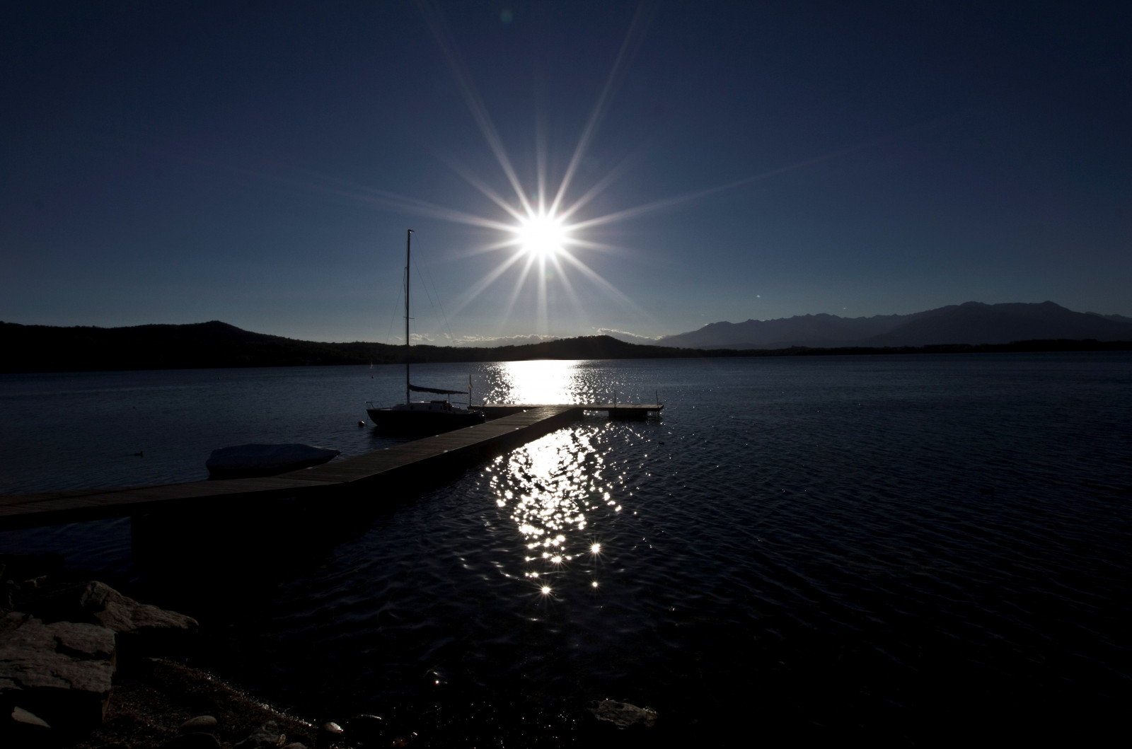 modrý, nebe, slunce, jezero, hory, voda, odrazy, lodě, lago, krajiny, Blu, Barche, piemonte, cielo, podrážka, acqua, Biella, Riflessi, Paesaggi, montagna, Pontile, Viverone, mat56