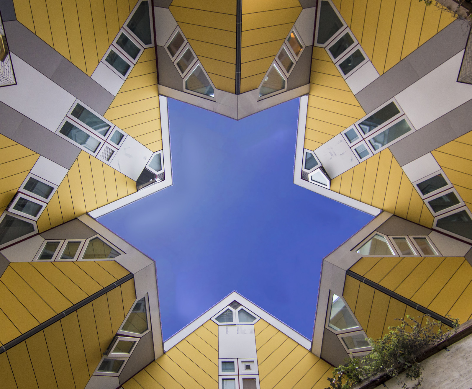 architektura, budova, symetrie, Dům, žlutý, krychle, moderní, vzor, Nizozemí, Rotterdam, struktura, Holandsko, úhel, střecha, čára, strop, experimentální, fasáda, šedesátá léta, denní osvětlení, Blaak, Koberce, Kubuswoningen, Kubus