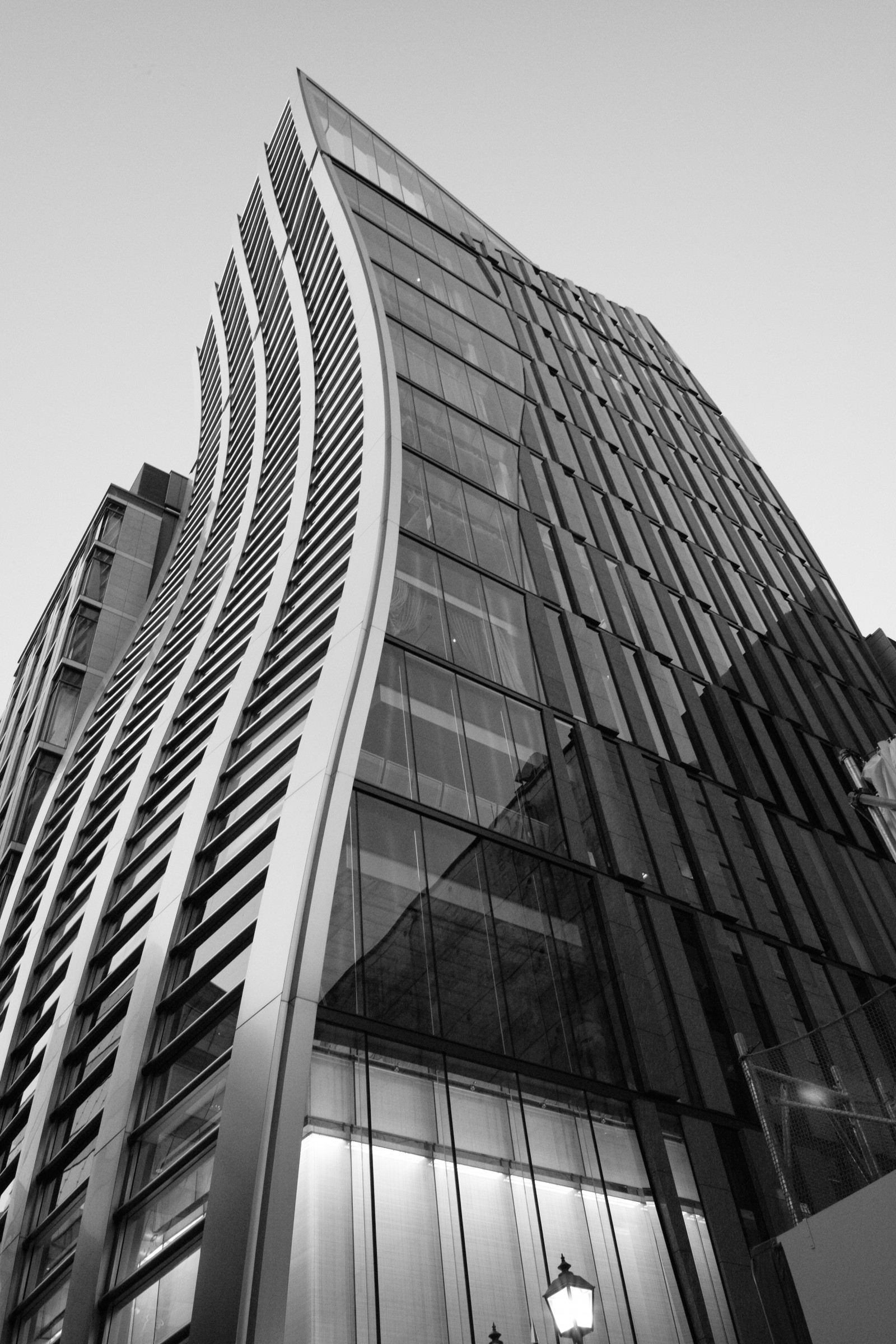 bianca, monocromo, architettura, costruzione, simmetria, grattacielo, Torre, Leica, metropoli, Tokyo, M, bw, forma, linea, punto di riferimento, Ginza, typ240, ELMARIT, elmarit12828, 44ko44or44oe44oq44o8coodia, professionale, facciata, quartier generale, area urbana, bianco e nero, fotografia in bianco e nero, palazzone, brutalismo