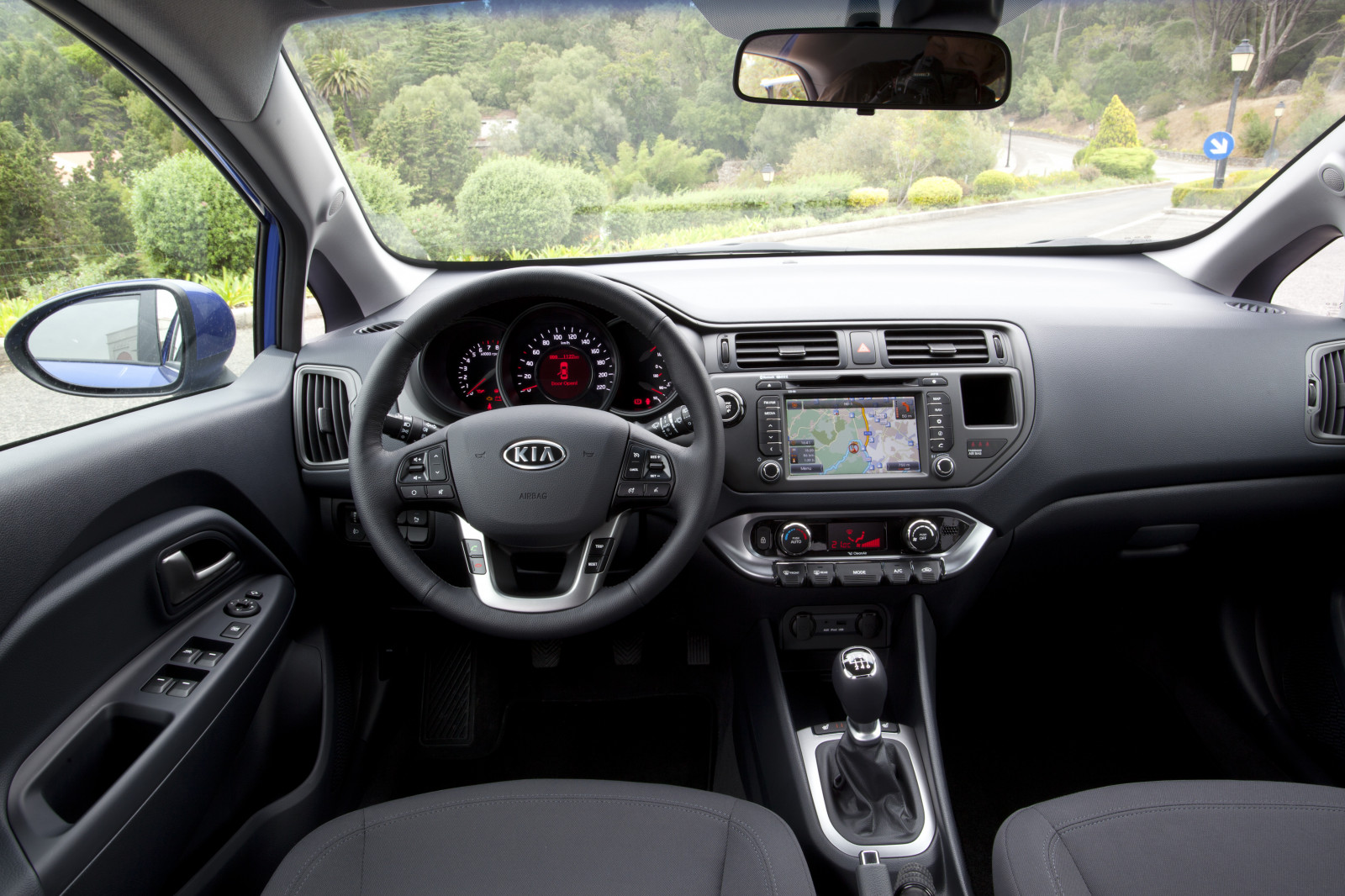auto, ajoneuvo, 2013, Kia, netcarshow, netcar, auto kuvat, auton kuva, Rio, maakulkuneuvon, auto make, kaupunkiauto, katumaasturi, subcompact auto, kompakti MPV, Kia