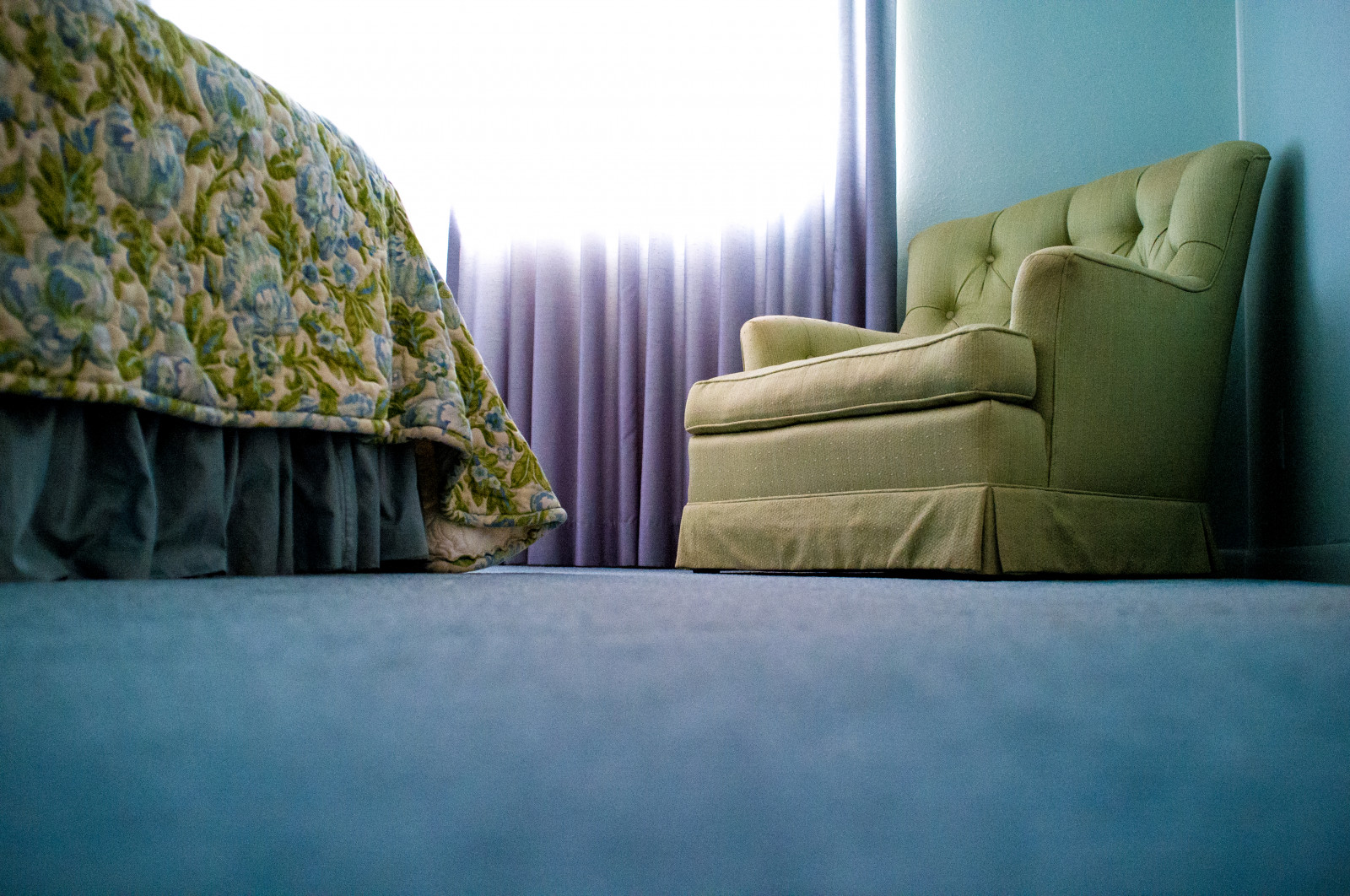 slunečnímu záření, bílý, Černá, okno, květiny, architektura, městský, tráva, postel, stěna, fotografování, nachový, gauč, Dům, zelená, modrý, židle, Spojené státy americké, bokeh, ložnice, Vzhled interiéru, koberec, Klid, Drsný, zasněný, ospalý, purpurová, spát, Fujifilm, úhel, zdůrazňuje, UMĚNÍ, světlo, Černý a bílý, barva, květ, tělesné, fotografie, dof, odpočinout si, sen, fuji, fotky, klidný, místo, Spojené státy, fujifilmfinepixx100