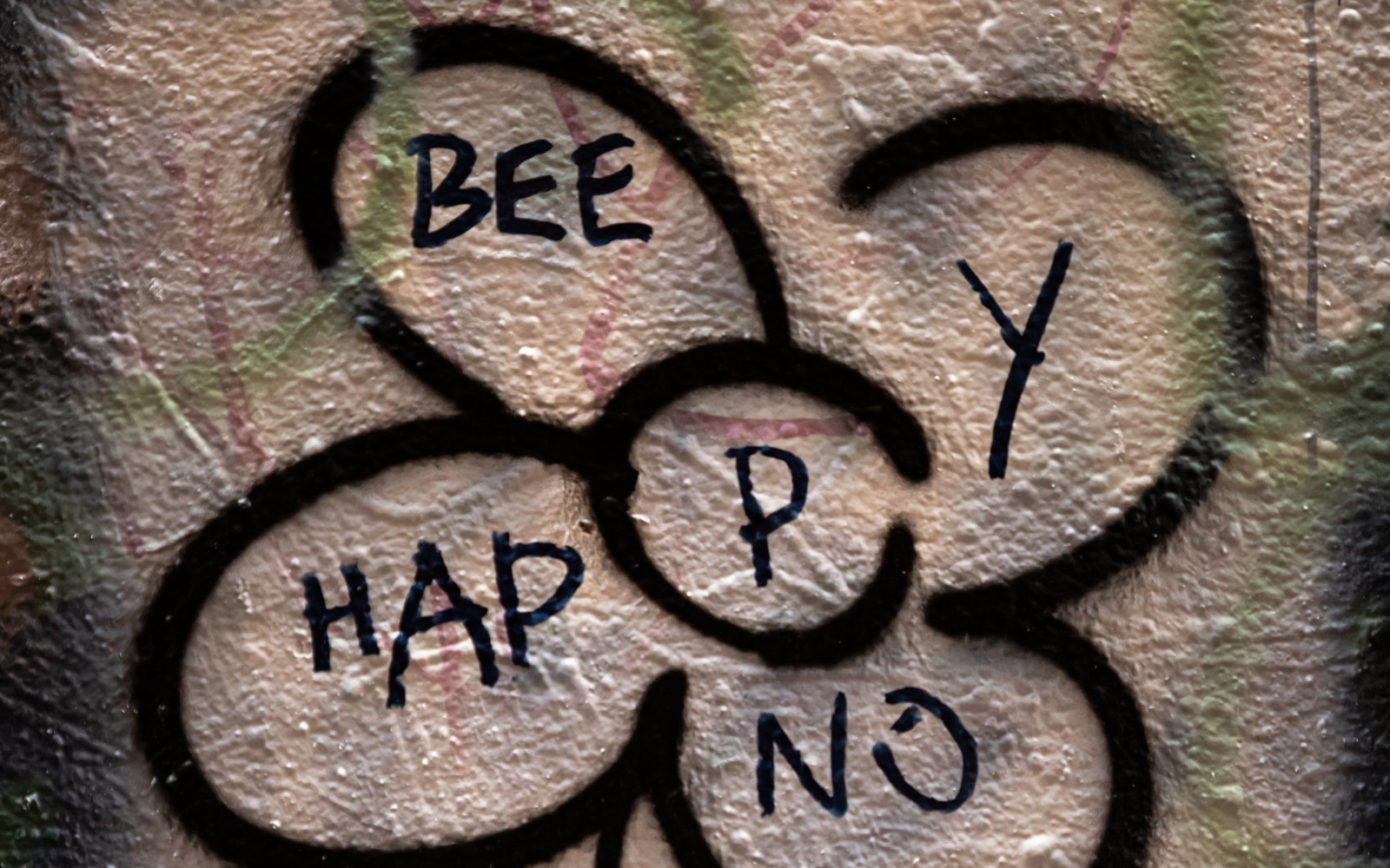 væg, indskrift, tekst