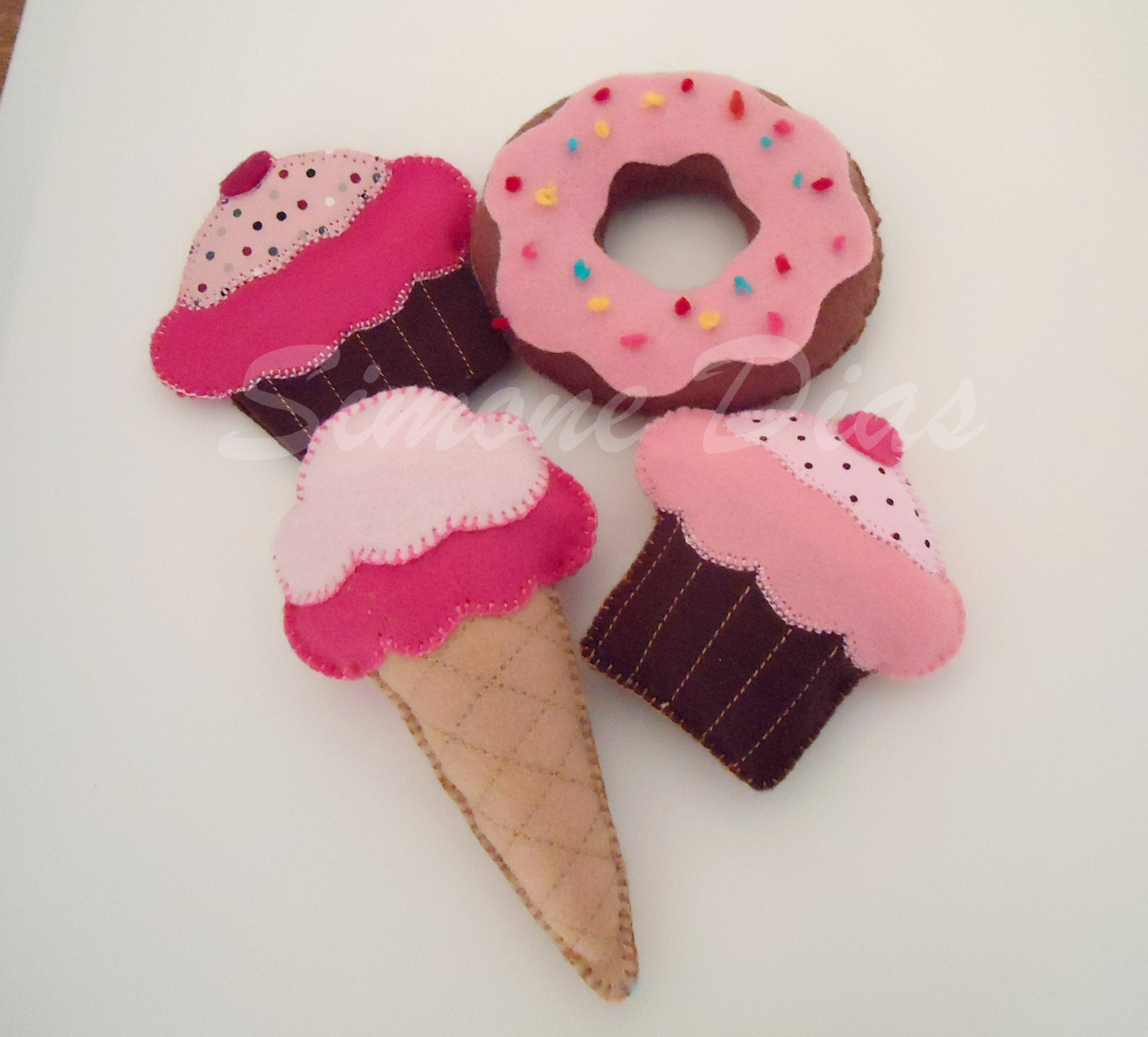 cupcakes, bonbón, sladký, Artesanato, artesanal, řemeslo, Cítil, košíček, zmrzlina, Kobliha, Feltro, doce, Sorvete, manualidades, Doghnuty, Trabalhomanual, Bolinho, Fieltro, Sladké, Simonedias, Docedefeltro, Patchpo, Docesdefeltro