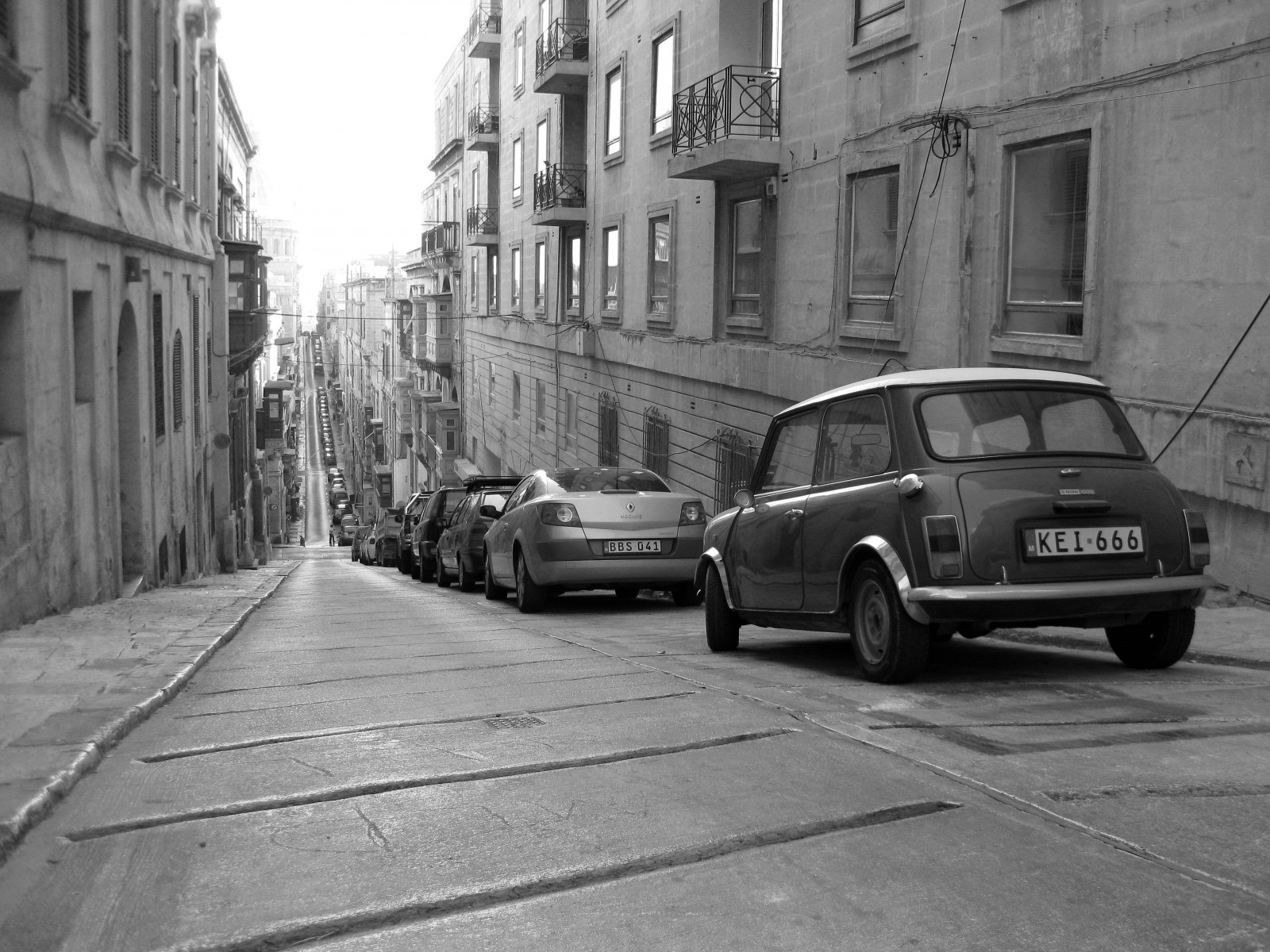 ulice, letní, Černý a bílý, tělesné, blancoynegro, blanco, slunce, kostel, auto, Černá bílá, calle, iglesia, koťata, Malta, Panasonic, Coches, Valletta, GF1, Lavaleta
