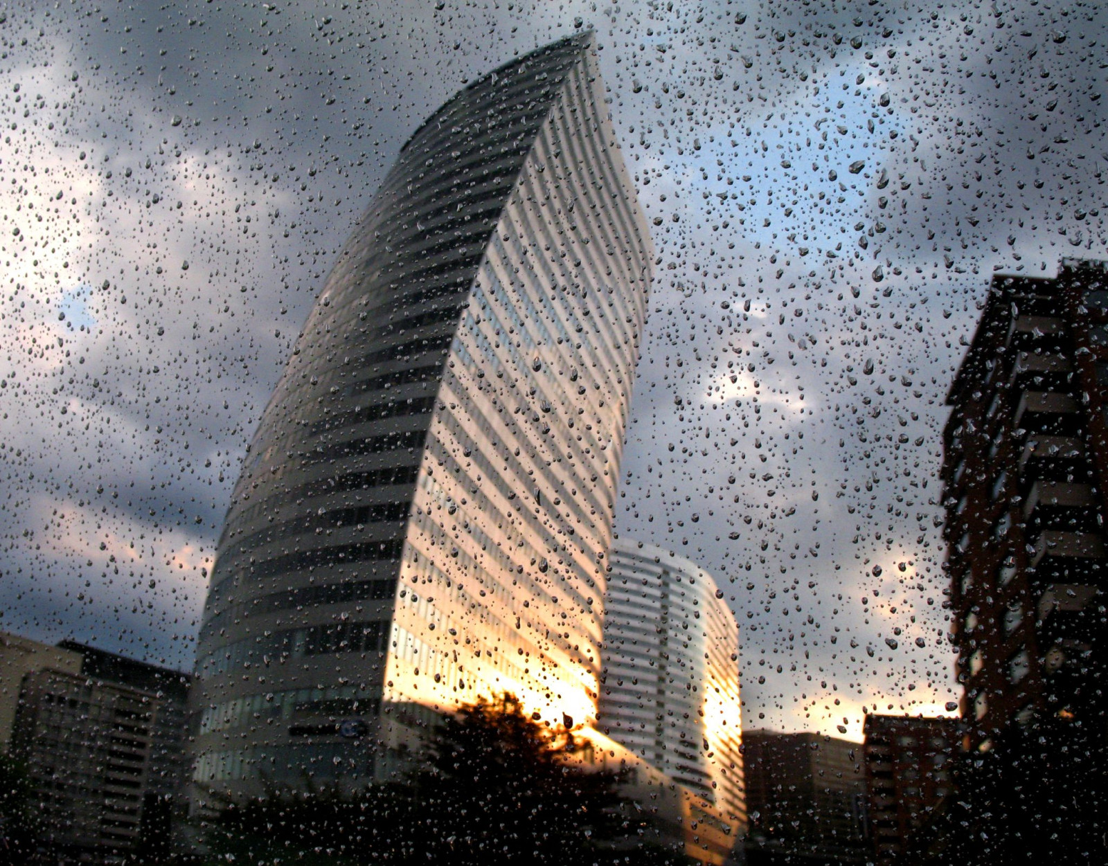 modrý, Okna, bouřka, Černá, odraz, cars, sklenka, déšť, mraky, odrazy, věže, SAVE3, Slunný, save7, save8, Uložit, SAVE2, save9, save4, dvojčata, save5, save10, Rosslyn, save6, savedbythedeletemeuncensoredgroup, Twintowerone, Kcfshg