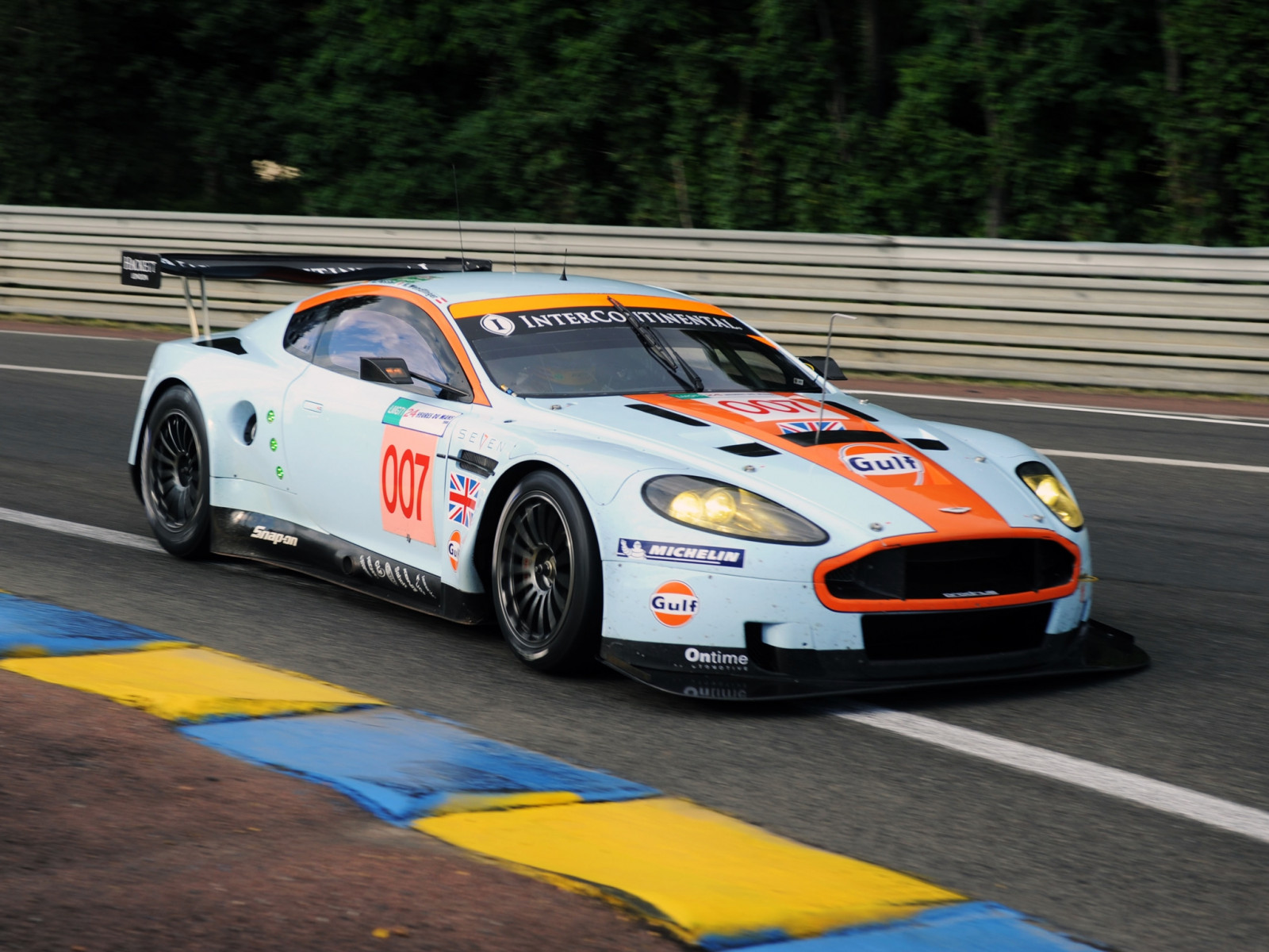 sportovní, stromy, bílý, auto, vozidlo, boční pohled, sportovní auto, závodění, Aston Martin, asfalt, kupé, výkon auta, Aston Martin DB9, 2008, cars, závod, styl, superauto, DBR9, pozemní vozidla, automobilového designu, závodní auto, automobil make, luxusní vůz, závodiště, auto závodní, Aston Martin V8 Vantage 2005