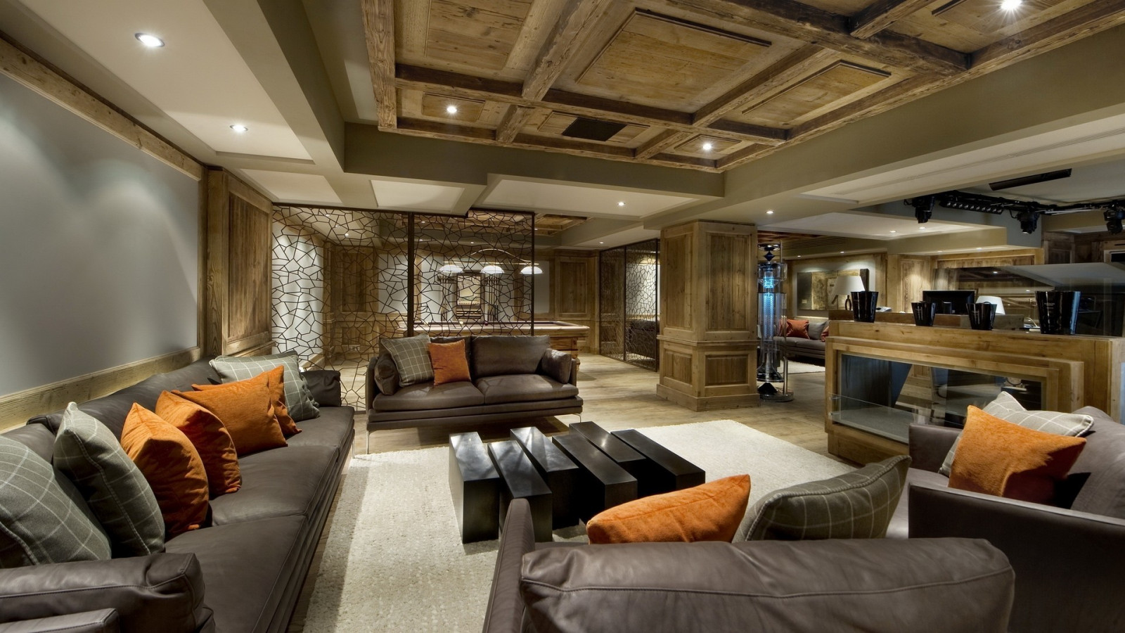 kamer, voertuig, jacht, interieur ontwerp, woonkamers, landgoed, lobby, huis-, plafond, condominium, herenhuis, eigendom, onroerend goed, recreatie ruimte, woonkamer