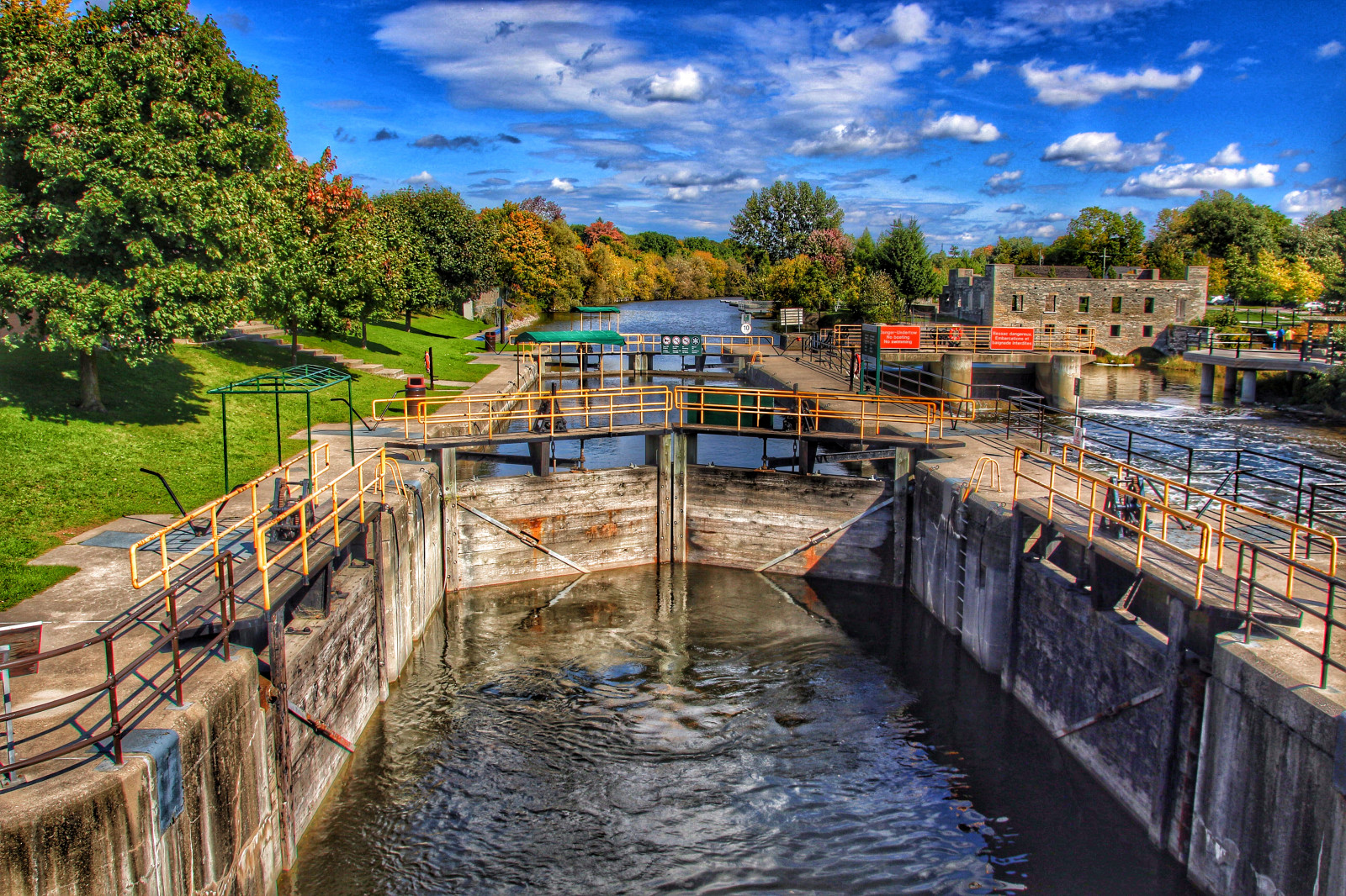 podzim, loď, architektura, jezero, voda, odraz, nebe, mraky, makro, Fotoaparát, most, řeka, historický, Kánon, Kanada, kanál, Ontario, atrakce, rebel, majetek, národní, podzim, cestovat, sezóna, zámky, turista, lodě, nádrž, nrhp, eos, site, SL1, 18250 mm, vodní, Trent, Lindsay, Severn, attarction, scogog