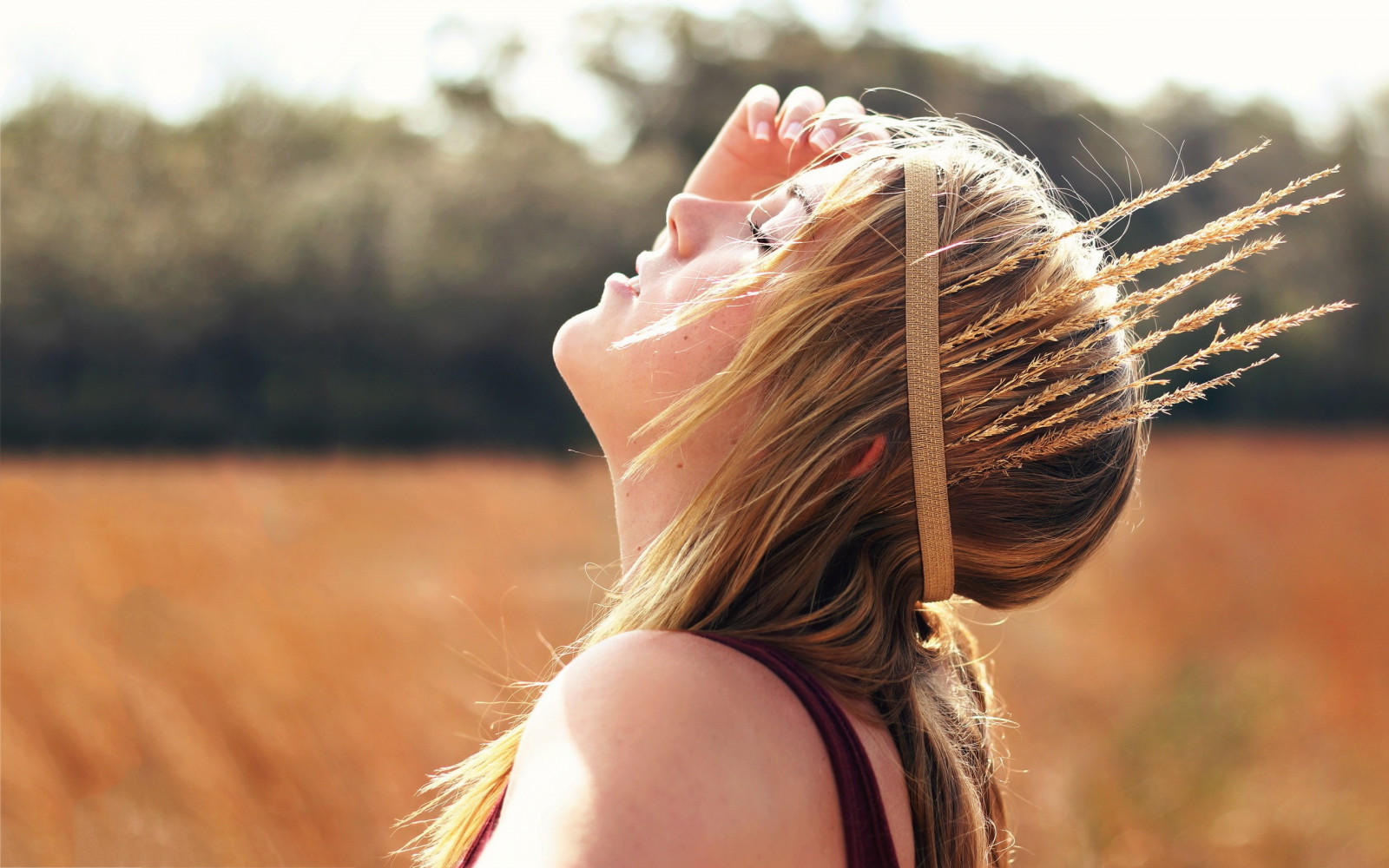 tvář, slunečnímu záření, ženy venku, ženy, model, portrét, blondýnka, zavřenýma očima, pole, fotografování, profil, šaty, vlasy, klásky, emoce, jaro, Osoba, kůže, hlava, hippie, romantika, barva, podzim, květ, dívka, krása, oko, žena, ruka, dáma, nevěsta, fotografie, smysl, účes, 2560x1600 px, portrétní fotografie, focení, zblízka