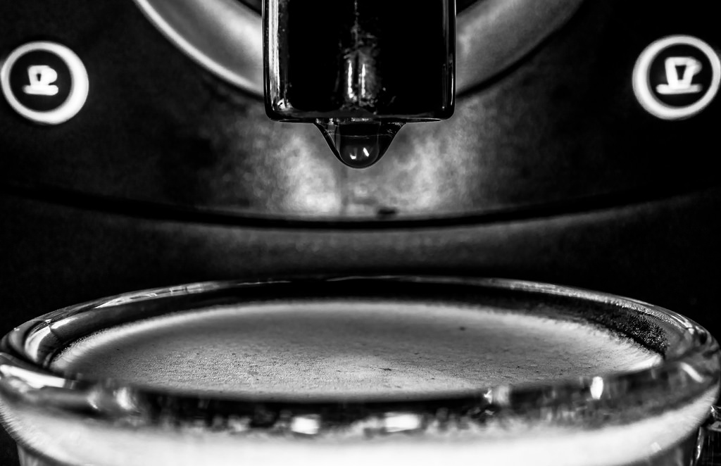 ขาวดำ, น้ำ, การถ่ายภาพ, แมโคร, กาแฟ, ครัว, ศิลปะ, ดำและขาว, macromonday, หยด, ดำและขาว, ถ่ายภาพขาวดำ, ตัวอักษร, ใกล้ชิด, ผลิตภัณฑ์, ถ่ายภาพนิ่ง, tom tom drum, product design, drumhead