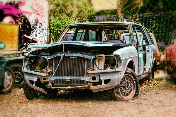car,metal,rust,detal,geolocation,damagedcar