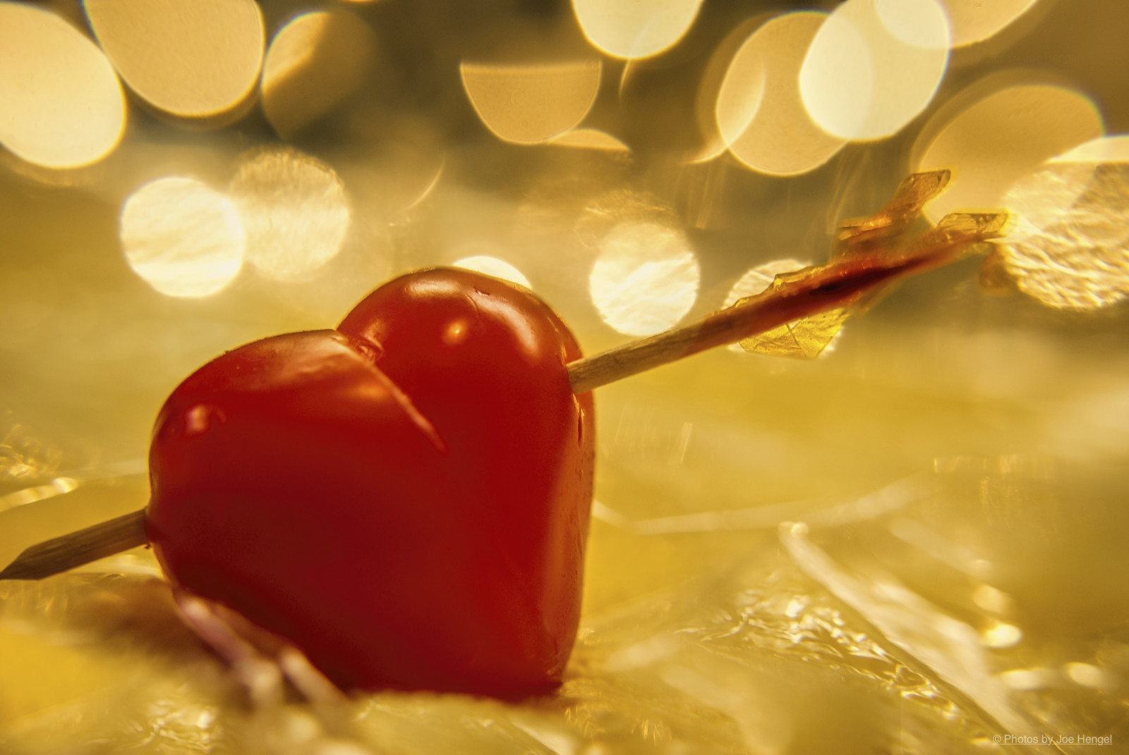 makro, macromondays, macromonday, hmm, rajče, grapetomato, bokeh, plasticwrap, zubní párátko, srdce