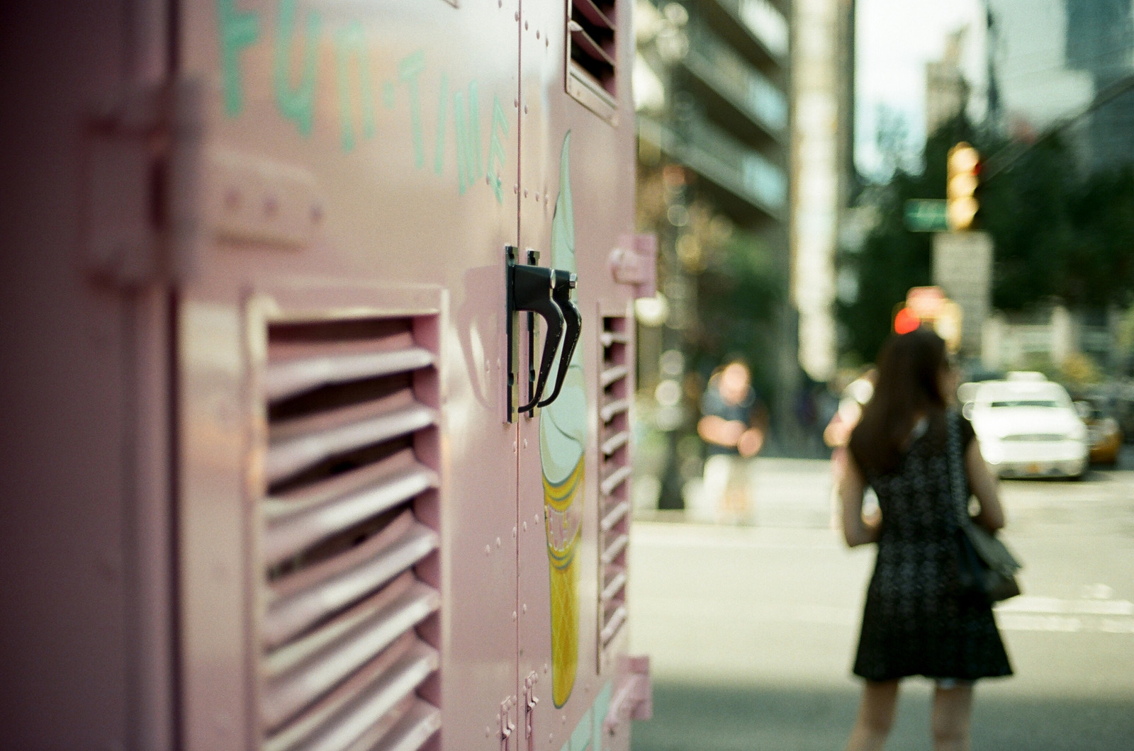 ulice, nyc, New York City, růžový, letní, jídlo, film, led, nákladní auto, 35MM, oběd, Manhattan, Zábavná doba, Krém, midtown, chodci, canonae1, 57th street, Mistersoftee, canonfd50mmf14, canonfd, kodakportra400, Mastersoftee