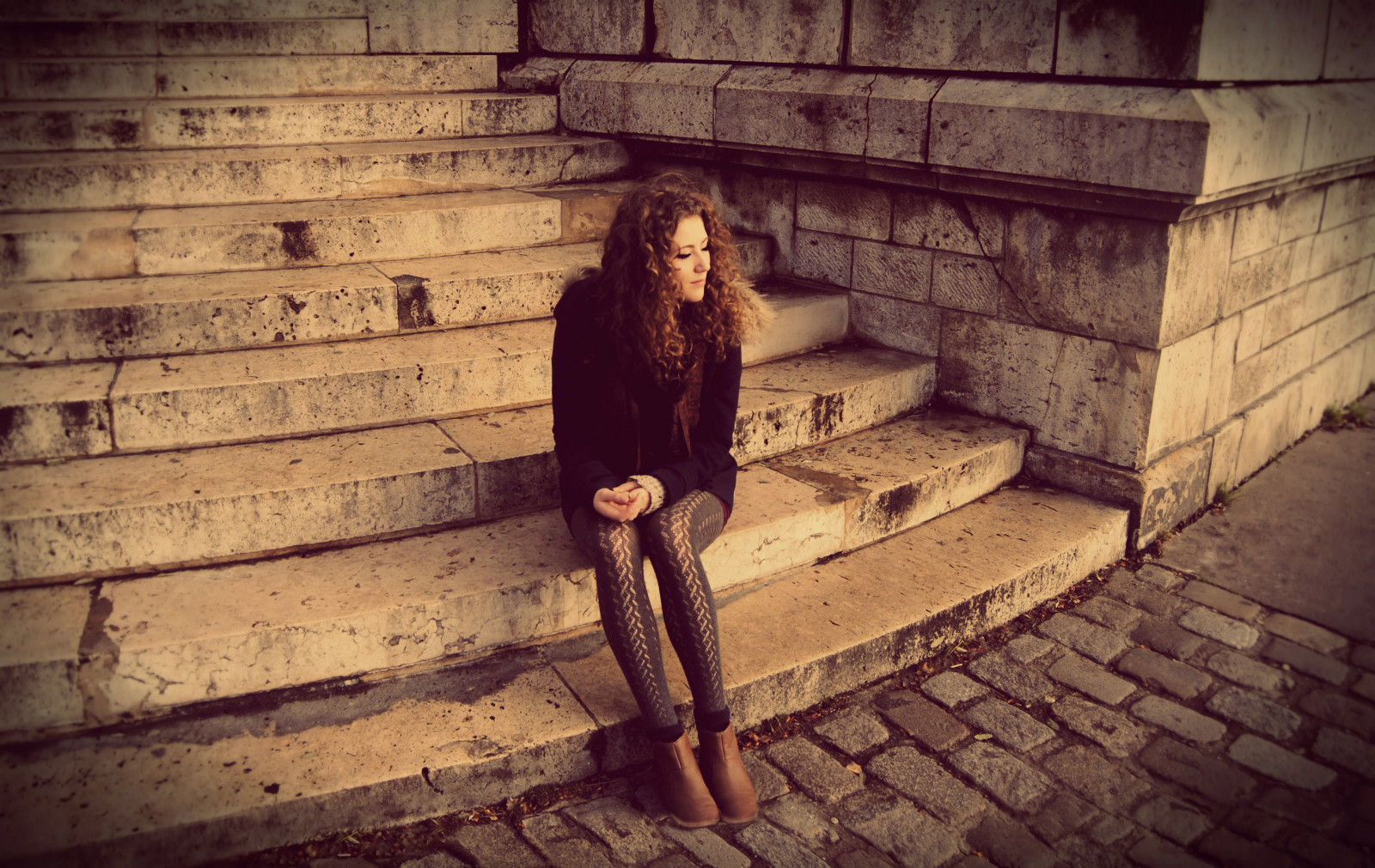 chrám, slunečnímu záření, Černá, portrét, město, městský, srdce, Červené, nohy, venku, stín, sedící, zima, fotografování, Přestávka, modrý, Studený, hnědý, vlasy, šátek, Nikon, kámen, Francie, boty, kostel, mramor, punčocháče, Paříž, Dovolená, emoce, Chelsea, romantický, Dospívající, odpočinek, Montmartre, kroky, Mládí, světlo, barva, cestovat, Procházka, posvátný, 18, roztomilý, dívka, krása, fotografie, dáma, rozmazat, mě, prosinec, mimo, ženský, mladý, sacr c ur, selfie, fotografie, tma, tumblr, útěk, místo, kudrnatý, slavný, týden, ženský, portrétování, obraz, já, autoportrét, projekt, pohodlí, sedět, momentka, holčičí, 19, moje maličkost, 51, lidských pozice, 52 týdnů, kudrlinky, kudrnaté vlasy, dobře, cestovatel, 5152, sacredheart, motyky, sacr, c ur, prstýnky