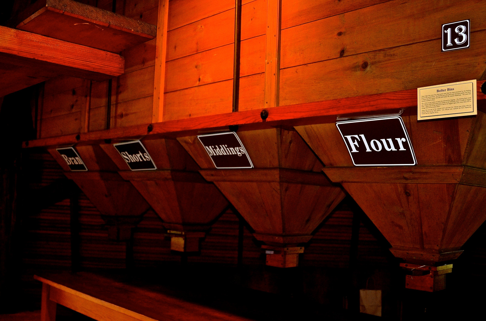 noc, Červené, šortky, dřevo, větrný mlýn, Nikon, bar, restaurace, Illinois, Vzhled interiéru, POV, mouka, Ženeva, září, Prosévačky, 2014, světlo, barva, tvar, design, břeh řeky, il, nikond7000, Středozápad, koše, Snímek obrazovky, nikon2485, Muž se objekt, 13, kanecounty, kanecountyforestpreserve, fabyanparkway, otruby, fabyanforestpreserve, Fabyan, fabyanwindmill, colonelgeorgefabyan, prostřední druh, fabyanforest, kanecountyregisterofhistoricplaces, wheatbolter, bolterbins