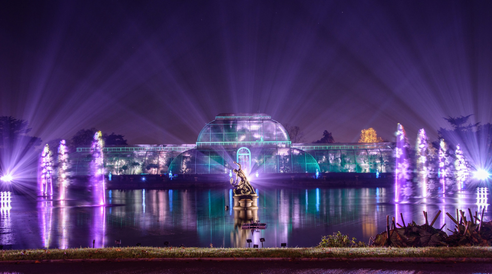 Londýn, noc, Vánoce, Vánoční osvětlení, kašna, longexposure, fáze, stezka, Botanická zahrada, nikond800, vánoční dekorace, hudební divadlo, vodní prvek, Kew, kewgardens, royalbotanicgardenskew, illuminatedtrail, nikon28300mm