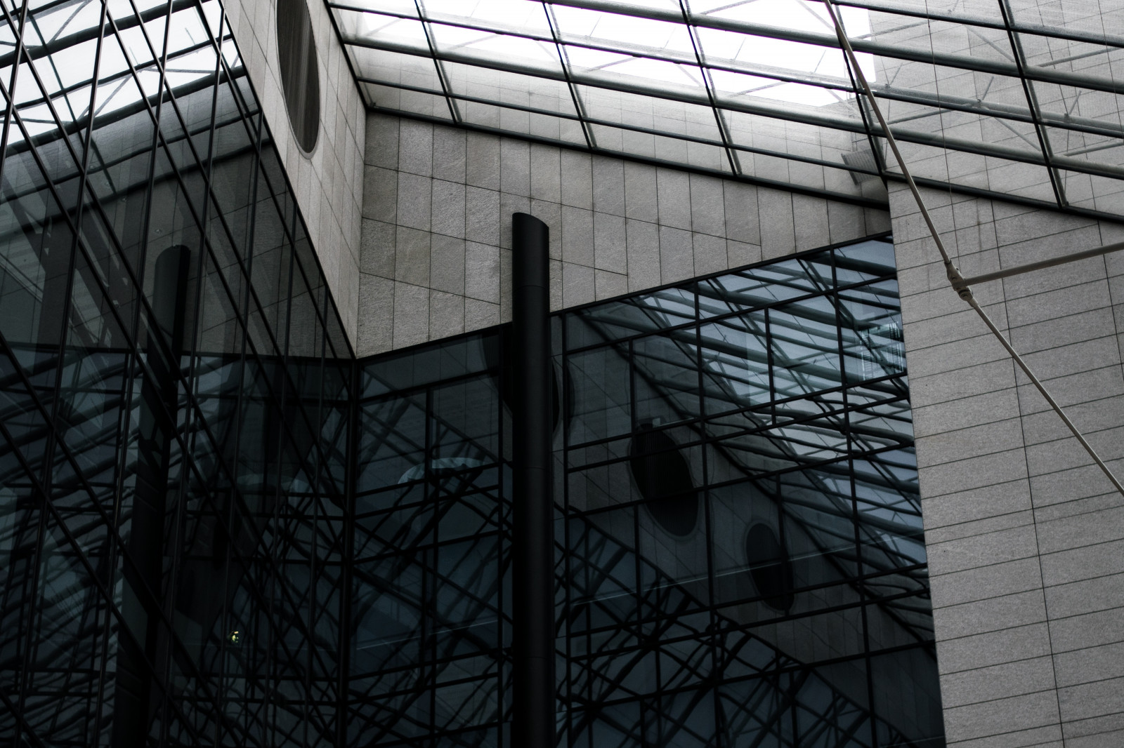 ขาวดำ, สถาปัตยกรรม, นามธรรม, อาคาร, การสะท้อน, การถ่ายภาพ, สมมาตร, ตึกระฟ้า, สีน้ำเงิน, เยอรมนี, ทันสมัย, โครงสร้าง, ภาษาเยอรมัน, รูปร่าง, บรรทัด, ซุ้ม