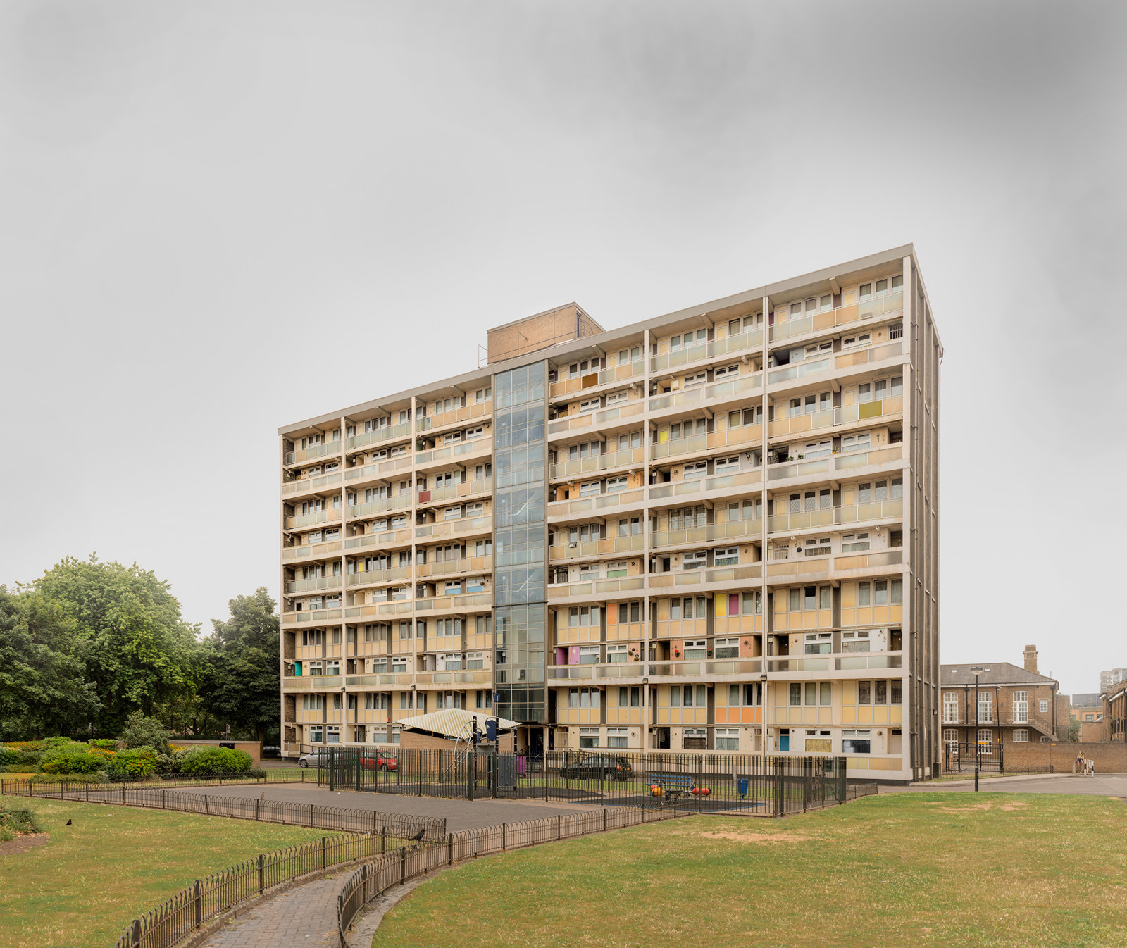 obytný prostor, budova, panelový dům, vlastnictví, kondominium, byt, architektura, smíšené využití, sousedství, předměstí, Dům, fasáda, nemovitost, majetek, nebe, ředitelství firmy, nadmořská výška