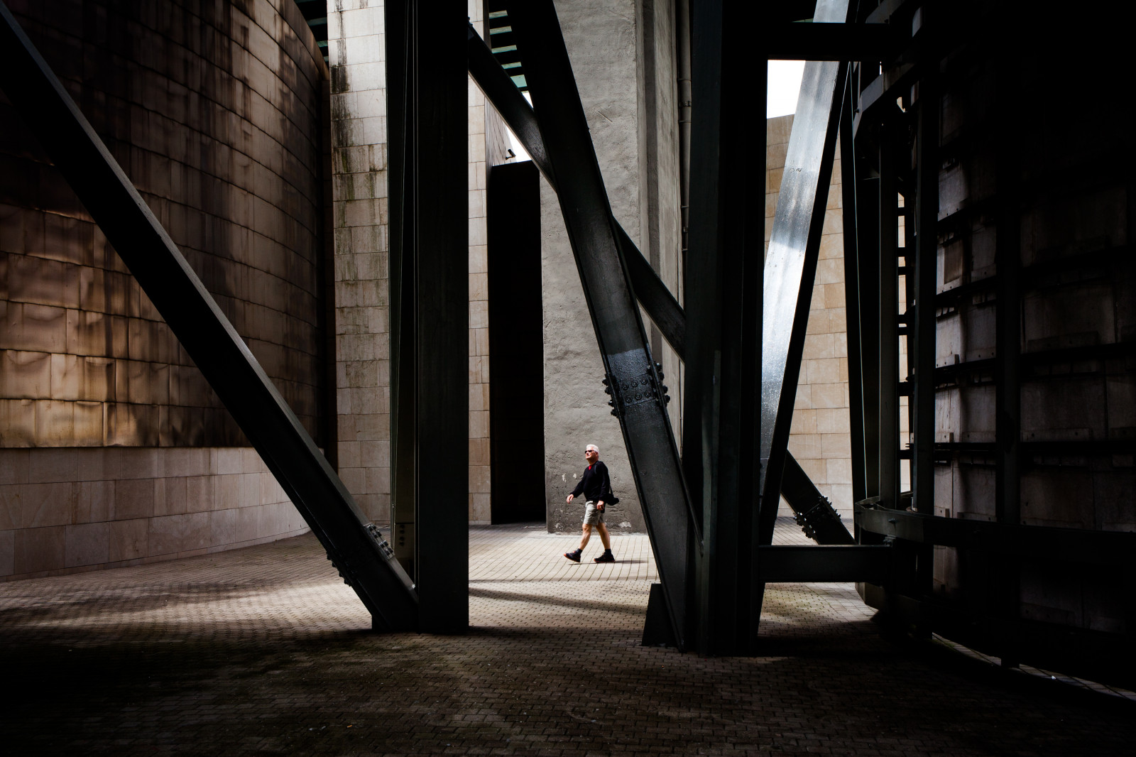 okno, ulice, budova, stín, fotografování, geometrie, 35MM, struktura, Bilbao, úhel, světlo, alej, tma, streetphotography, humaningeometry, urban area, jontxufernandez, basquestreetphotography, bilbaostreetphotography, musseum, Gugenheim