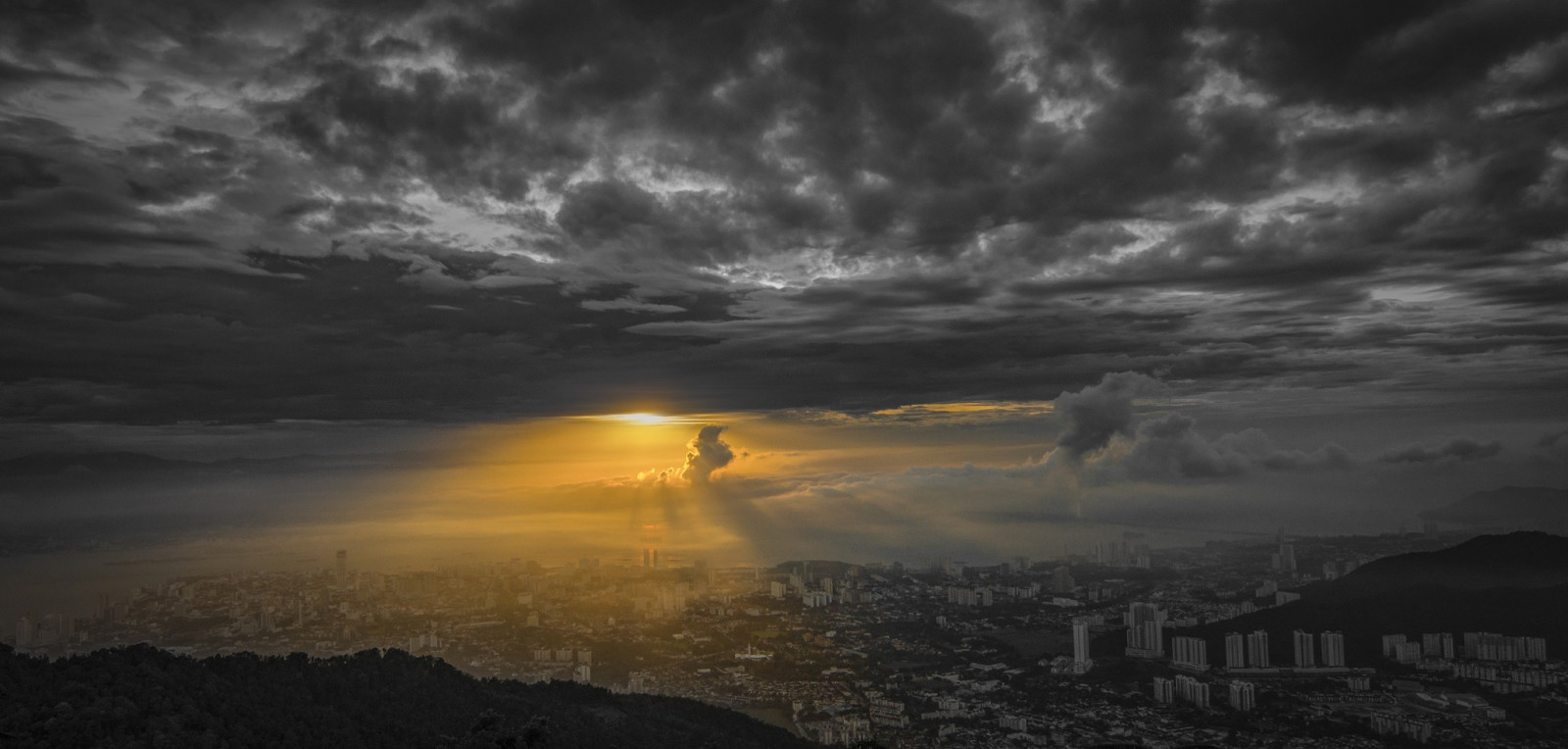 slunečnímu záření, černobílý, západ slunce, Příroda, nebe, svítání, večer, ráno, slunce, horizont, atmosféra, soumrak, mrak, počasí, svítání, tma, atmosférický jev, Černý a bílý, monochromatické fotografování, meteorologický jev