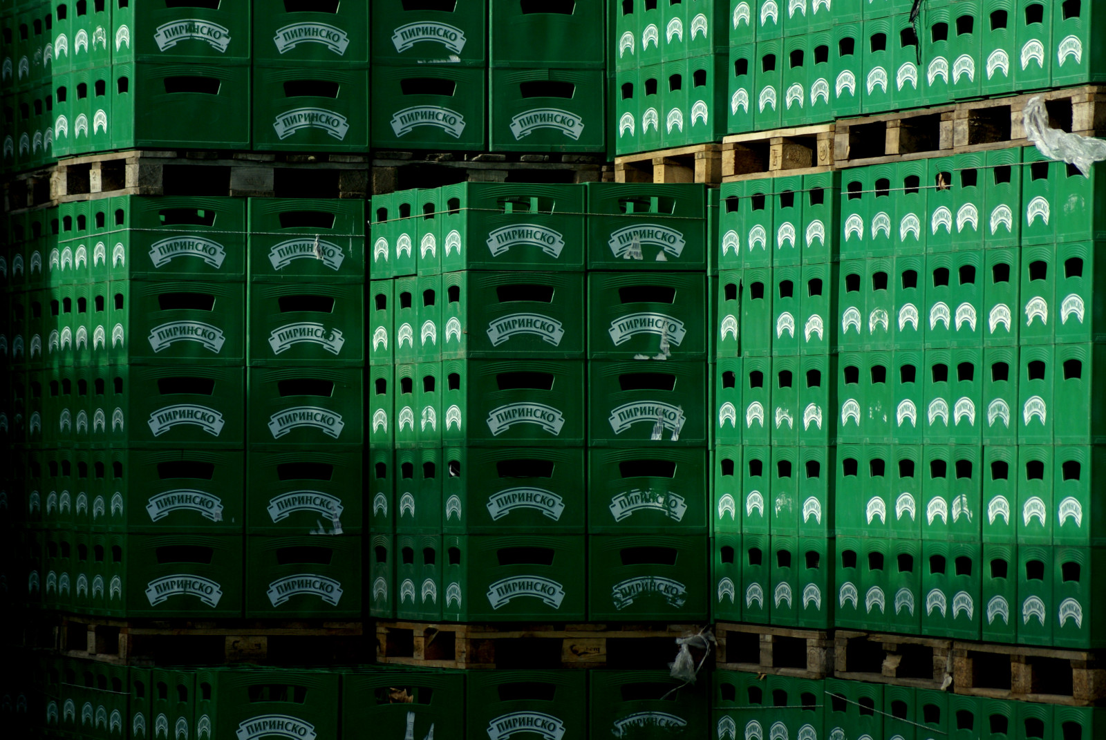 skilte, grøn, øl, monokrom, linjer, skygger, mønstre, Sony, kurver, huller, teksturer, gentagelse, dslr, 75300, logoer, stablet, sager