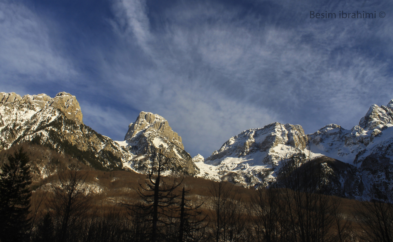 landskab, hvid, bakke, klippe, natur, himmel, sne, vinter, fotografering, bakker, morgen, Canon, dal, bjergpasset, ødemark, Alperne, topmøde, plateau, ryg, Sky, træ, overskyet, bjerg, vejr, sæson, Foto, bjergrige landskabsformer, landskabsform, geografisk funktion, bjergkæde, valbone