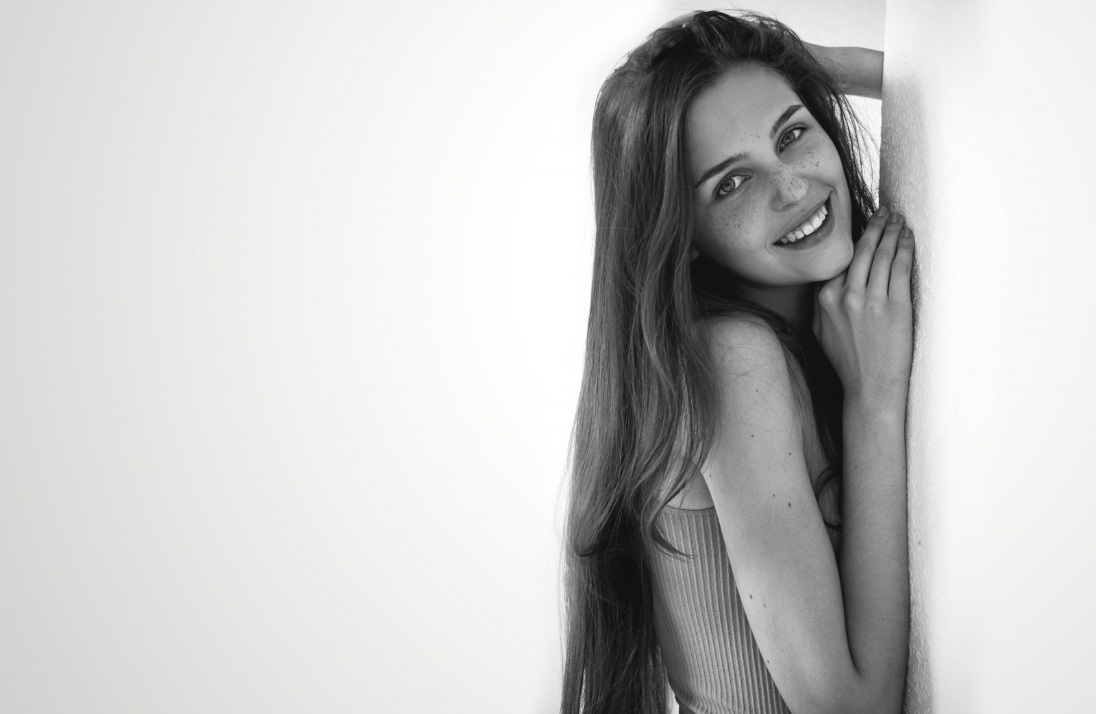 ใบหน้า, สีขาว, ดำ, ผู้หญิง, ขาวดำ, โมเดล, แนวตั้ง, ดวงตา, ผมยาว, สีน้ำตาล, เปลือยเปล่า, การถ่ายภาพ, ยิ้ม, ผมสีดำ, ริมฝีปาก, แฟชั่น, ผม, คน, นางแบบ, หญิงสาว, ความงาม, ตา, ผู้หญิง, มือ, ผู้หญิง, รูปถ่าย, ทรงผม, ดำและขาว, ถ่ายภาพขาวดำ, การถ่ายภาพบุคคล, การถ่ายภาพ, ผมสีน้ำตาล, ศิลปะ, ร่างกายมนุษย์