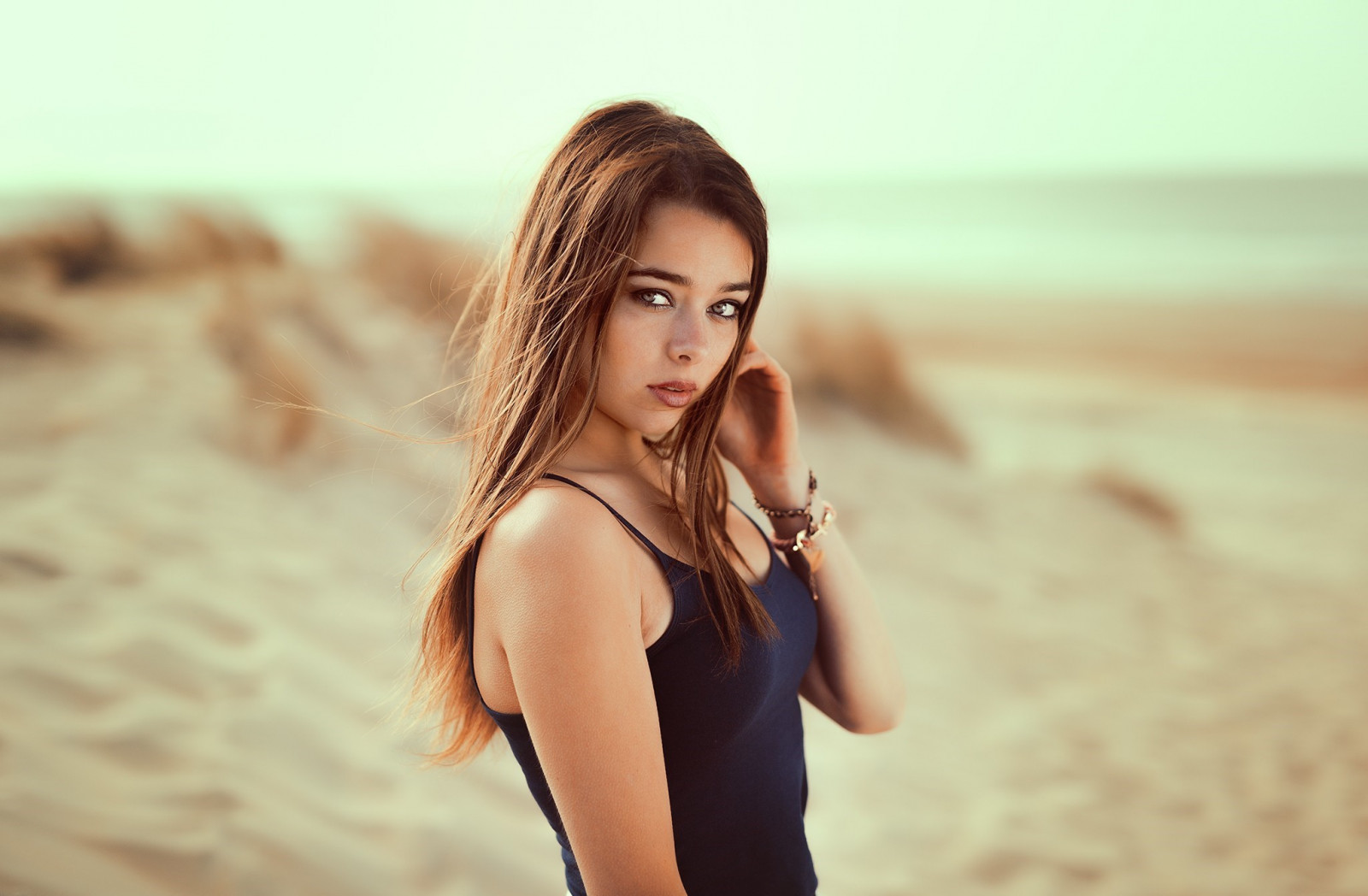 ženy venku, ženy, model, portrét, dlouhé vlasy, písek, fotografování, šaty, móda, vlasy, Osoba, kůže, plavky, oblečení, supermodelka, dívka, krása, oko, žena, noha, fotografie, blond, účes, lidských pozice, portrétní fotografie, focení, hnědé vlasy, umění model, břicho, Lidské tělo