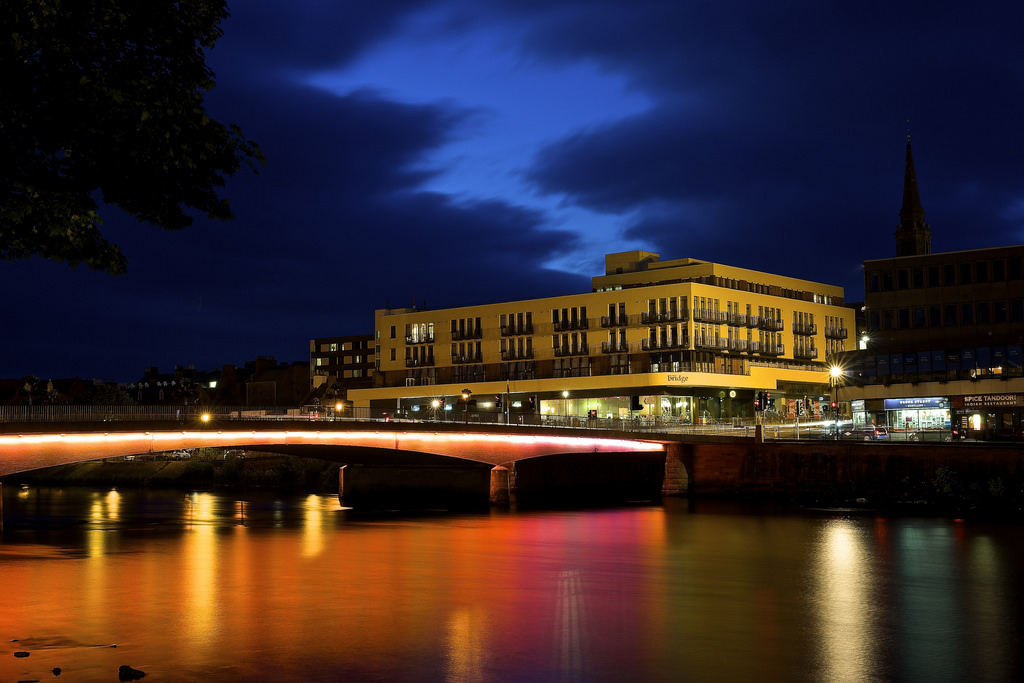 Černá, temný, západ slunce, město, panoráma města, noc, městský, budova, odraz, nebe, silueta, mraky, Skotsko, Dům, panoráma, večer, most, řeka, horizont, Sony, letní, čáry, soumrak, noční scéna, výběžek, světlo, longexposure, bluehour, svítání, osvětlení, osvětlení, pouliční osvětlení, cars, vozidla, nebe, domy, městský život, barvy, tma, mezník, alfa, langzeitbelichtung, Farben, mraky, Linien, streetscene, Stadt, strassenszene, licht, haus, schwarz, letní, Fluss, auta, Nacht, blauestunde, Inverness, waterreflection, spiegelung, lidské osídlení, schottland, stadtleben, wasserspiegelung, a99v, Beleuchtung, manuelmartin, strassenlaterne, Farbenspiel, bru CKE, uživatel ha, geba ude, la nder, du ster, gameofcolors, gameofcolours