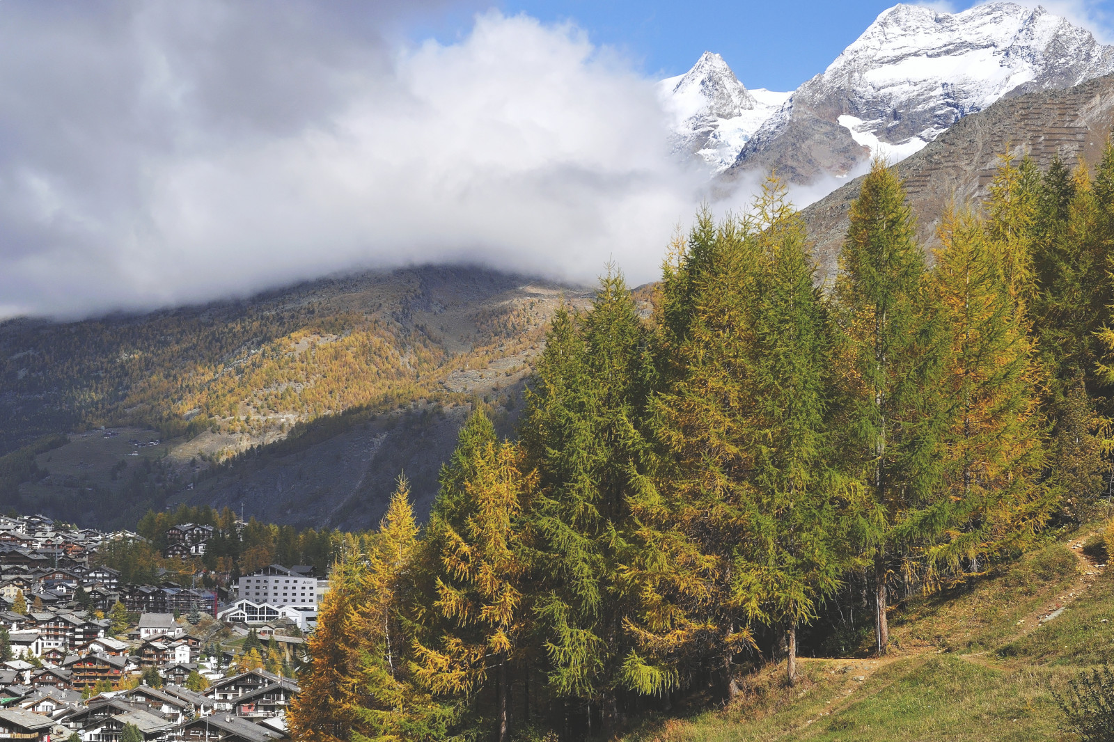 horských reliéf, Příroda, hora, divočina, nebe, pohoří, strom, dřevina, list, mrak, vysočina, mount scenérie, údolí, Alpy, stanice hill, kopec, podzim, zima, horský průsmyk, biome, hřbet, jehličnatý strom, krajina, národní park, spruce fir forest, klesl, meteorologický jev, les, modřín, rostlina, nadmořská výška, mírné jehličnatý les, borovice rodina, horská obec