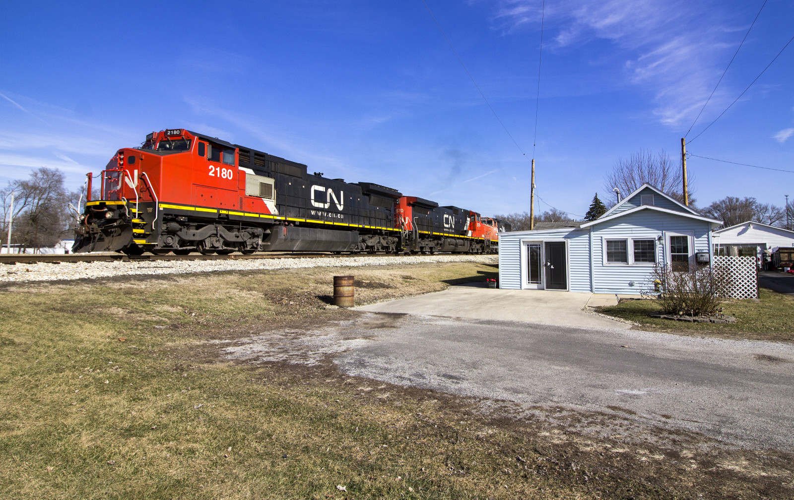 collina, cielo, veicolo, fotografia, treno, ferrovia, stazione ferroviaria, brani, Illinois, trasporto, locomotiva, rurale, GE, albero, Ferrovia, treni, rotaia, montagna, cortile, pianta, all'aperto, energia, I l, traccia, cn, rotaie, railfan, corno, montanaro, area rurale, trasporto pubblico, trasporto ferroviario, materiale rotabile, autovettura, vagone, ferrovia, railfanning, General Electric, C449w, manifesto, Misto, Canadese, C408w, Mattoon, L531, A431, Peoriasubdivision, Gp402lw