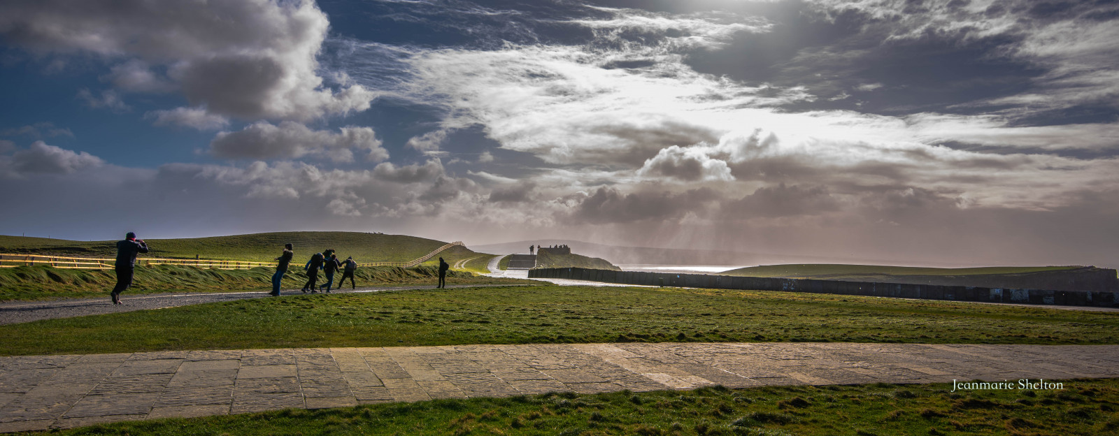 Ветер какой ветреный. Юн мённо «ветреный ветер». Windy Landscape превью. Клавиатура Windy Landscape. Красивые обои с ветренной погодой на телефон.