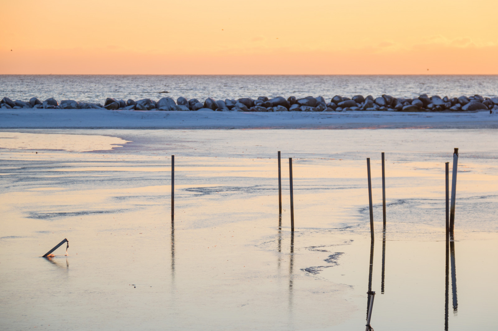 solnedgang, hav, Bugt, vand, kyst, sand, afspejling, vinter, strand, solopgang, aften, morgen, kyst, horisont, skumring, vådområde, daggry, ocean, bølge, solnedg ng, vinter, hav, Trelleborg, materiale, kust, v strasm b tshamnen, marsk, atmosfærisk fænomen, krop af vand, vind-bølge, vadehavet