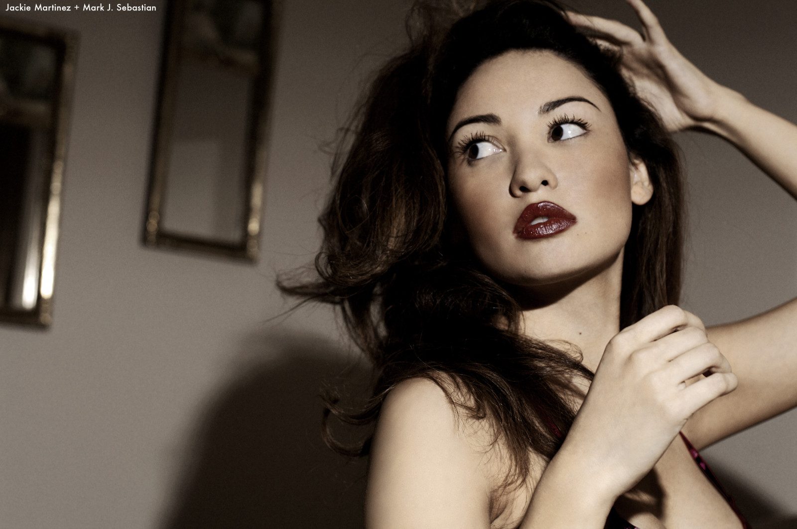 Modell-, Augen, lange Haare, Flügel, Engel, Fotografie, schwarzes Haar, Lippen, Supermodel, Muse, Bella, Jackie, schön, Kennzeichen, erforschen, Mädchen, Schönheit, Frau, Mujer, Bonita, J, Hermosa, Ausdruck, Femme, Lippe, Frau, Donna, Belle, Mulher, Martinez, Sebastian, Fotoshooting, braune Haare, Modemodell, Jackiemartinezcom, Markjsebastiancom, Schoene, Markjsebastian, Schone, flash photography