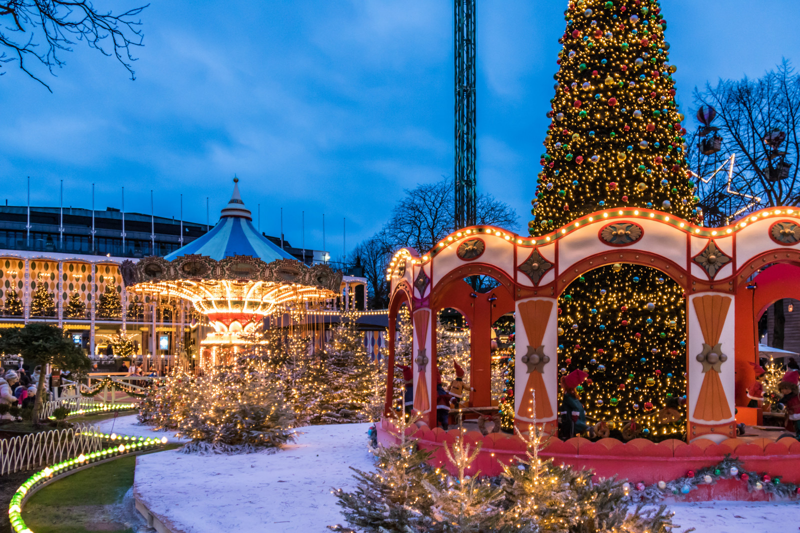 noc, park, letovisko, Vánoce, Vánoční osvětlení, Dánsko, strom, Vánoce, vánoční strom, julgran, julgranskulor, července, Danmark, nightphotography, Tivoli, Natt, exif modelu canoneos760d, geocountry, Kamera aby kánon, geocity, Model fotoaparátu canoneos760d, geostate, geolocation, EXIF čočka efs18200mmf3556is, exif aby kánon, exif focallength 18mm, exif isospeed 2000, EXIF otvor 35, kopenhavn, k penhamncopenhagen, ornamnents, vánoční dekorace, zábavní park