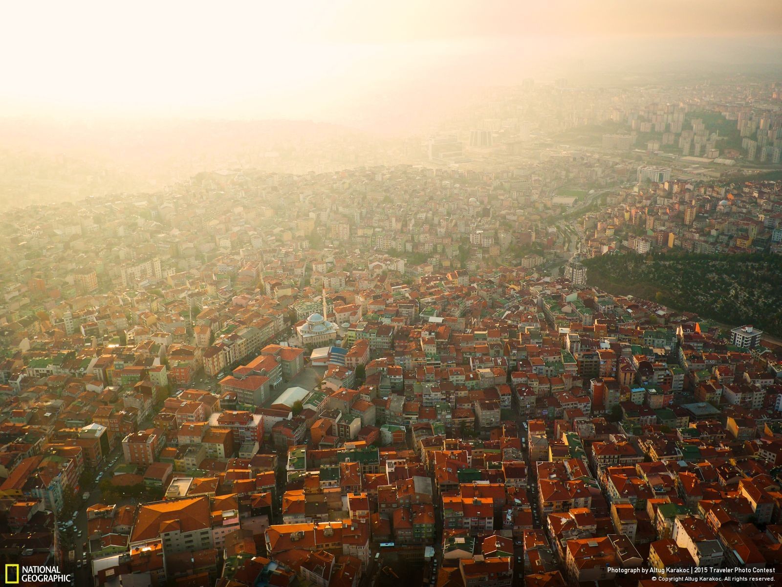 luce del sole, città, paesaggio urbano, cielo, nuvole, orizzonte, grattacielo, sera, mattina, Istanbul, orizzonte, panorama, crepuscolo, vista a volo d'uccello, metropoli, foschia, alba, sobborgo, area urbana, fenomeno atmosferico, atmosfera della terra, area metropolitana, insediamento umano, Zona residenziale, fotografia aerea