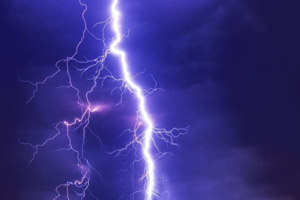 sky,lightning,thunderstorm,cloudy