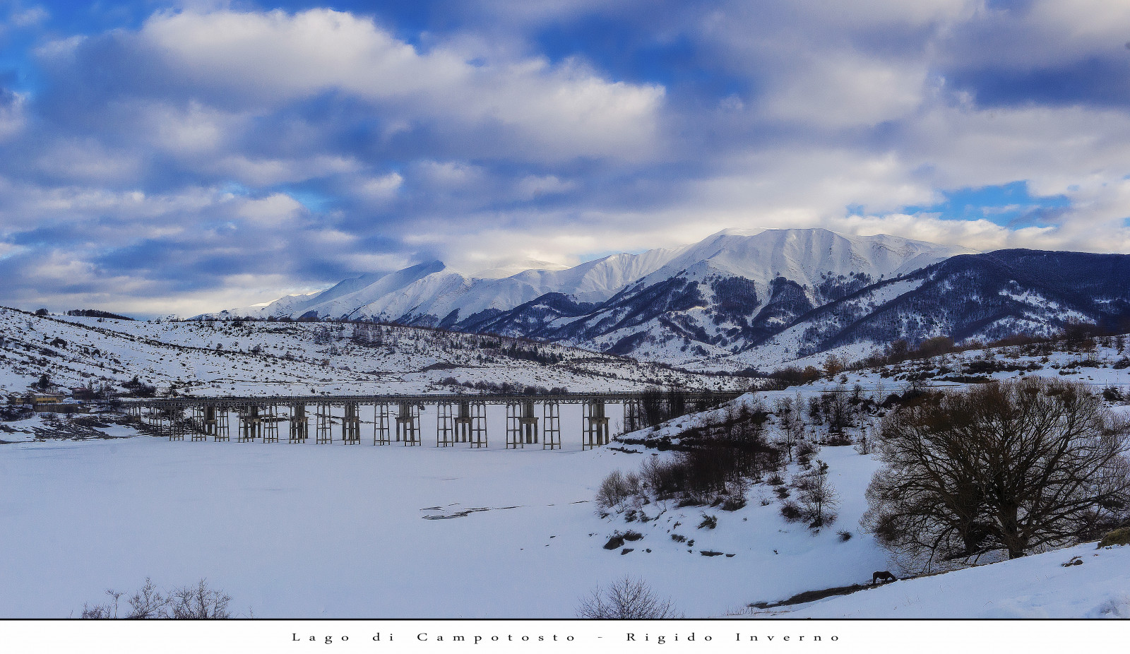 หิมะ, ท้องฟ้า, ฤดูหนาว, เมฆ, ลักษณะภูมิประเทศที่เป็นภูเขา, ภูเขา, เทือกเขา, ถิ่นทุรกันดาร, ต้นไม้, การแช่แข็ง, ลดลง, ไฮแลนด์, เทือกเขาแอลป์, mount scenery, เทือกเขา, ผ่านภูเขา, ปรากฏการณ์ทางอุตุนิยมวิทยา, ธรณีสัณฐาน, สันเขา, เนินเขา, แนวนอน, ทุนดรา, ระดับความสูง, ทะเลสาบ