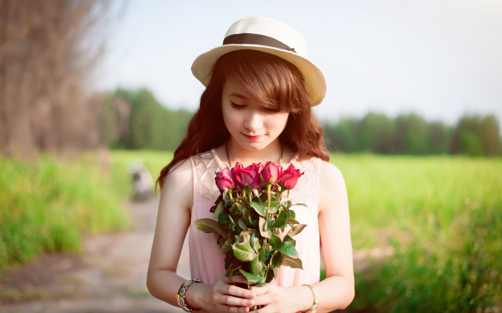 ženy, portrét, květiny, bruneta, tráva, asijský, fotografování, šaty, zelená, růže, jaro, Osoba, kůže, dítě, květ, rostlina, dívka, krása, žena, nevěsta, fotografie, portrétní fotografie, focení, batole