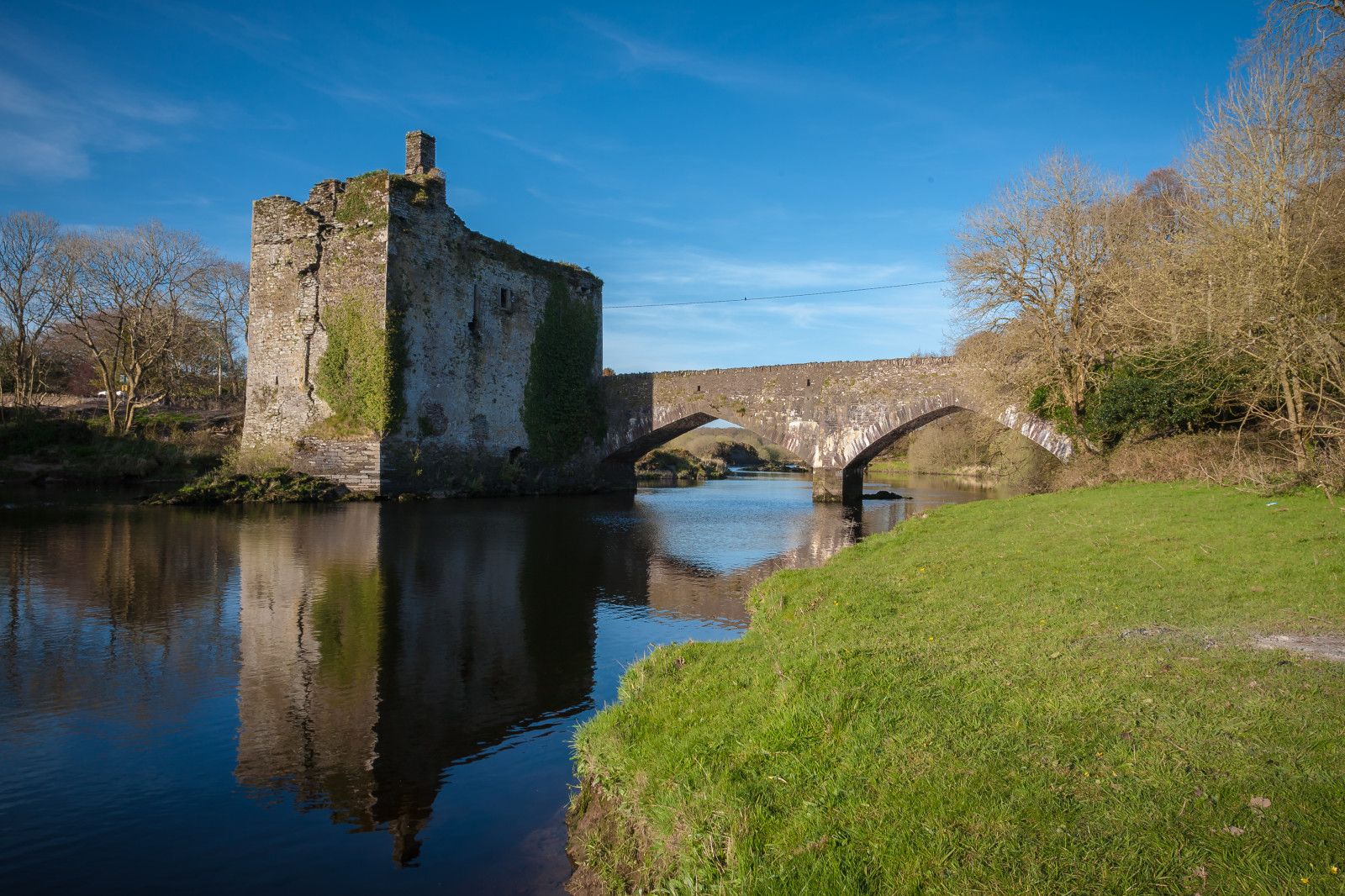 krajina, jezero, voda, budova, zřícenina, opuštěný, odraz, nebe, vesnice, hrad, most, řeka, Irsko, korek, banka, venkovský, viadukt, majetek, strom, venkov, vodní tok, hradní příkop, nádrž, příkop, opuštěný, venkov, vodní, vodní hrad, opevnění, Středověk, national trust for places of historic interest or natural beauty