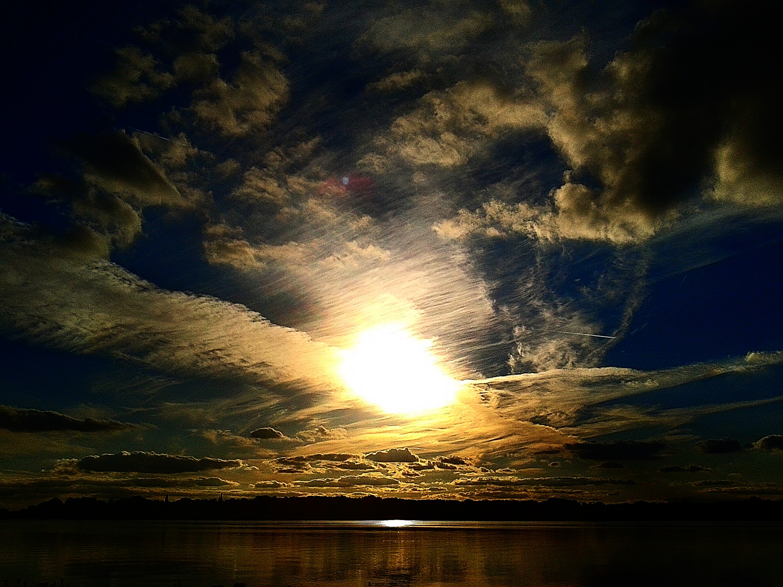 Güneş ışığı, Işıklar, gün batımı, deniz, gece, Yansıma, gökyüzü, Fotoğraf, Bulutlar, gündoğumu, Samsung, İngiltere, akşam, sabah, Güneş, Ay ışığı, ufuk, atmosfer, Alacakaranlık, Hayalperest, Işık, dramatik, bulut, güzel, sonbahar, sonbahar, Flickr, Şafak vakti, Harika, okyanus, renkler, karanlık, Photographersontumblr, parlak, Eseks, Akşam yemeğinden sonra, Astronomik nesne, Meteorolojik olgu, Wivenhoe, Kolon, Rivercolne