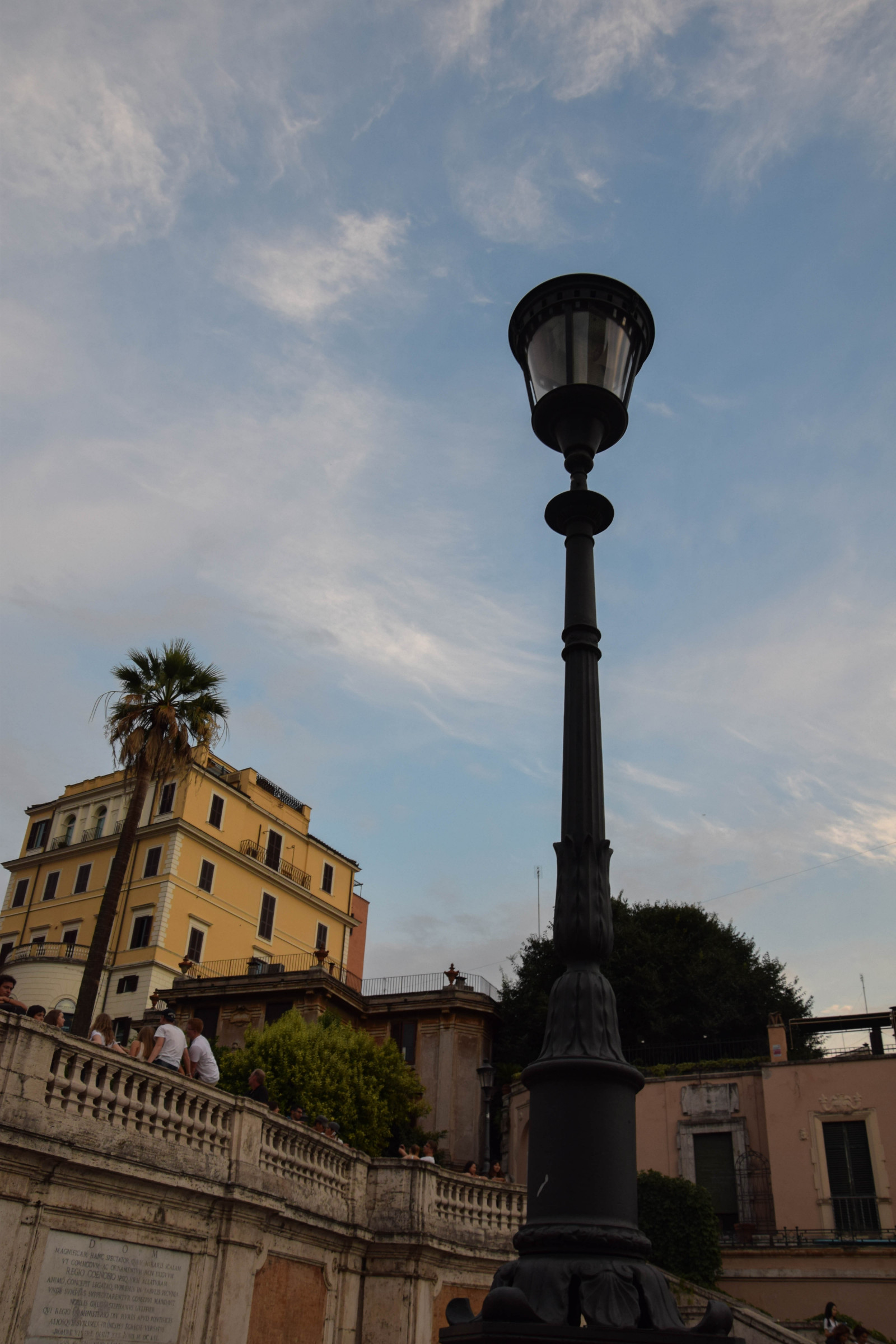 pouliční osvětlení, město, panoráma města, Itálie, architektura, starověký, nebe, večer, věž, letní, Evropa, Řím, památník, centrum, osvětlení, rom, pradávné město, roma, piazzadispagna, spanishsteps, trinitadeimonti, viadeicondotti, spanskatrappan, mezník, urban area, lidské osídlení, svítidlo