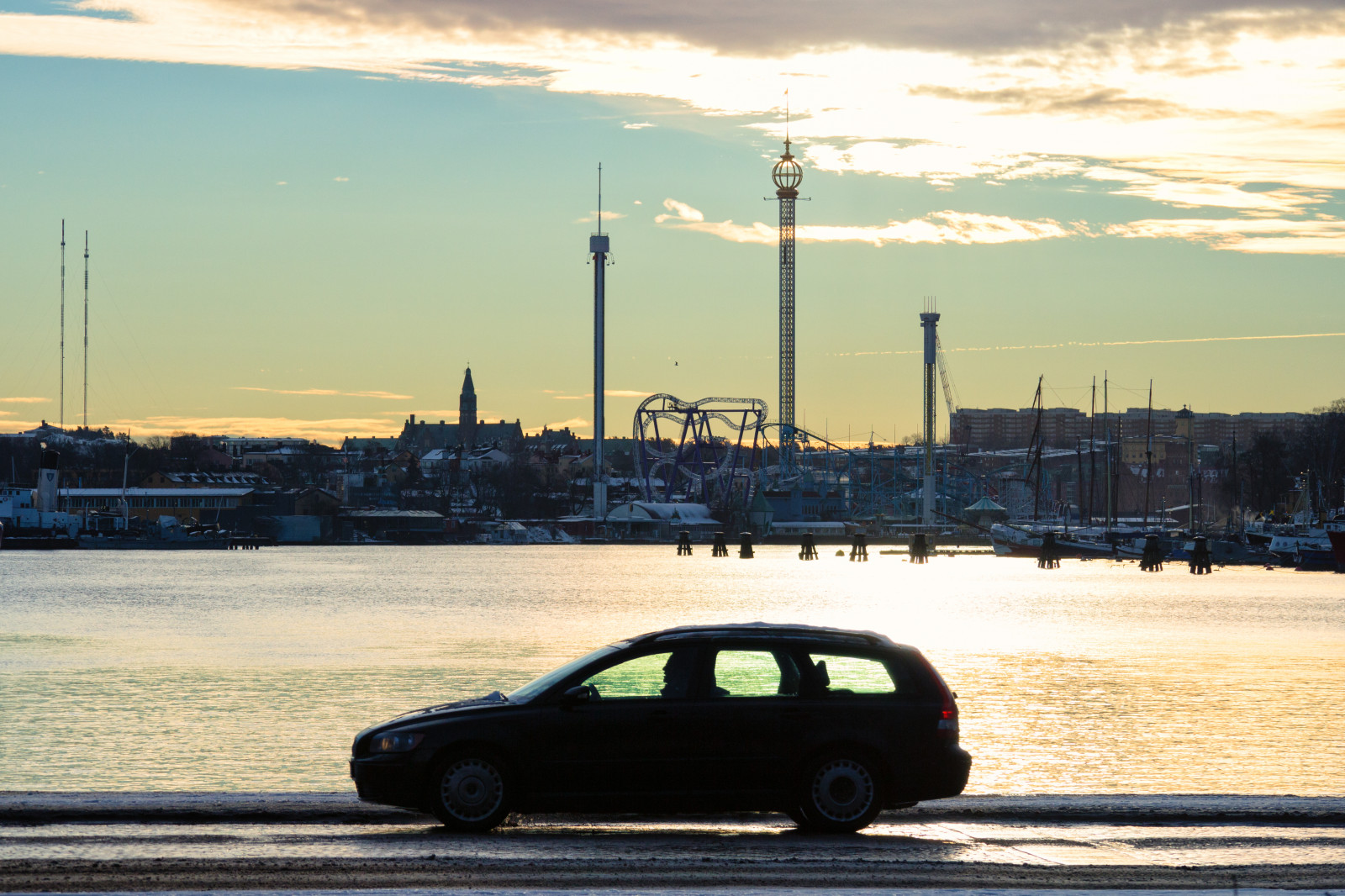 krajina, západ slunce, město, voda, auto, odraz, nebe, zima, vozidlo, silnice, večer, ráno, Stockholm, Švédsko, limuzína, Sverige, mrak, strom, Vinter, morgon, automobilového designu, luxusní vůz, rodinný vůz, kompaktní vůz, stockholmsl n, Nybroplan
