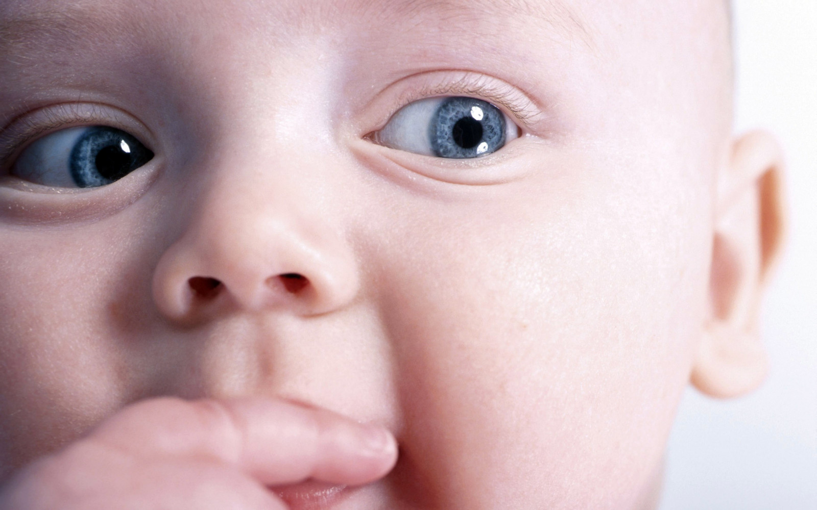 Wallpaper child, baby, face, close up, blue eyed 2560x1600