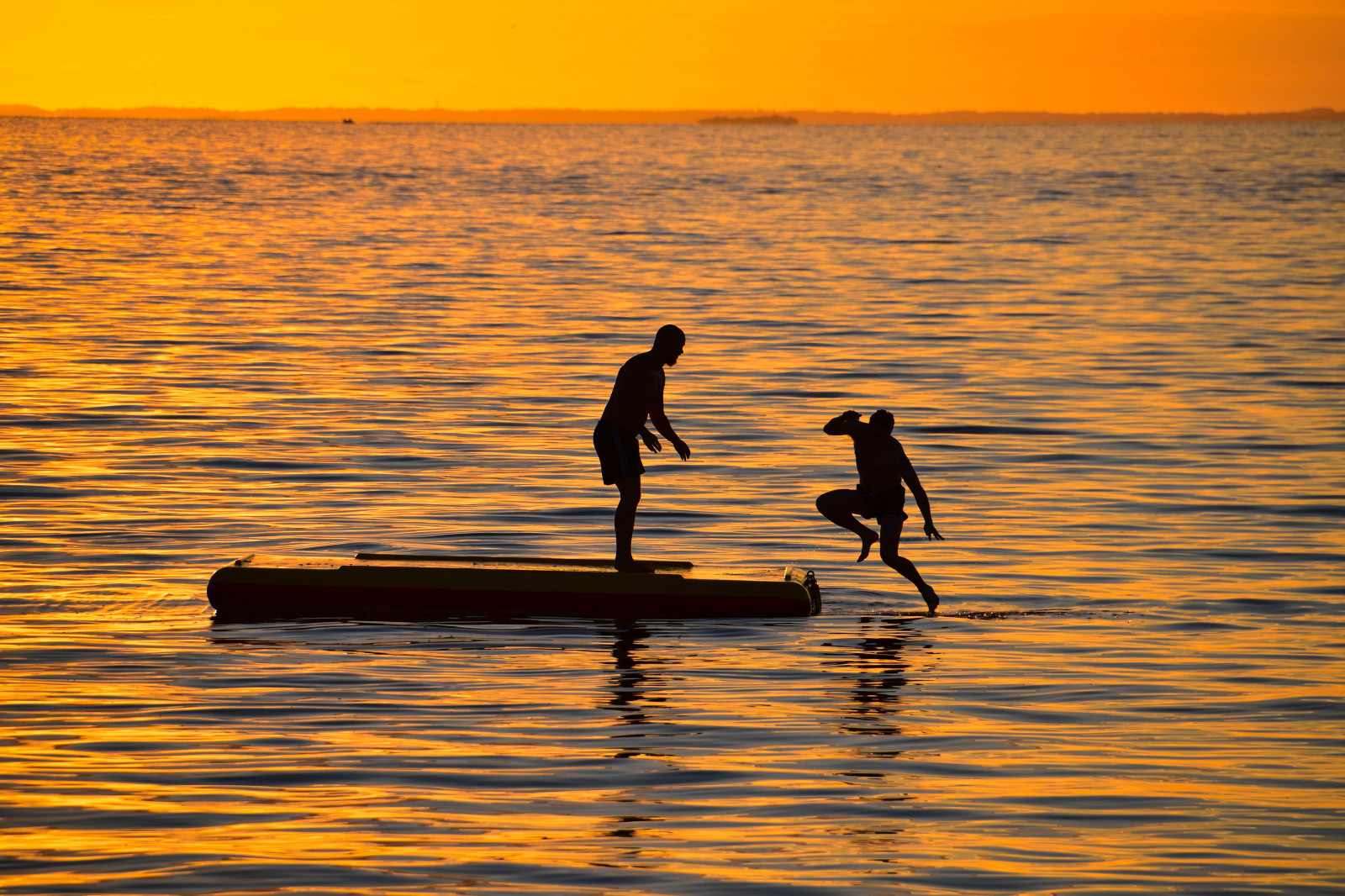 západ slunce, moře, voda, pobřeží, odraz, silueta, pláž, svítání, večer, ráno, pobřeží, most, slunce, horizont, letní, Švédsko, soumrak, Sverige, světlo, svítání, venkovní, oceán, vlna, sk nel n, se, Ribersborg, ribban, resund, pramen, Brygga, solnedg ng, brygga3, siluett, hav, Malmo, tbryggan, vattenspegling
