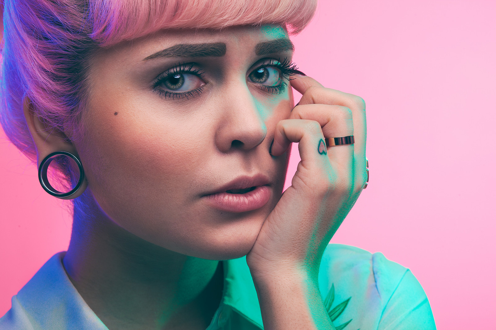 viso, autunno, Londra, persone, bianca, nero, modello, ritratto, tramonto, strada, notte, Asia, Cina, bicchieri, urbano, amore, asiatico, inverno, fotografia, cantante, verde, blu, Norvegia, Canone, moda, capelli, estate, bocca, naso, annata, vita, Europa, Parigi, rosa, Studio, Persona, pelle, norvegese, Amici, capo, Oslo, cantando, Troms, f14, bianco e nero, colore, 50 millimetri, autunno, giorno, F18, ragazza, bellezza, Sorriso, occhio, foto, donna, New York, signora, divertimento, analogico, umano, fotografia, hong, kong, film, analogico, amico, vivere, ritratti, labbro, un, hasselblad, Hansen, Eivind, 80 millimetri, eivindhansen, fotografia di ritratto, servizio fotografico, espressione facciale, corpo umano, la cura della vista, organo, avvicinamento, Ronja, Penzo, ronjapenzo