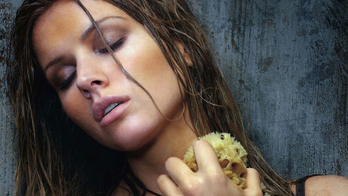 viso, modello, ritratto, capelli lunghi, occhi chiusi, fotografia, capelli neri, capelli, bocca, naso, emozione, Persona, pelle, capo, Tiffany Mulheron, ragazza, bellezza, Sorriso, occhio, donna, mano, signora, dito, gamba, Senso, Immagine, 1366x768 px, fotografia di ritratto, servizio fotografico, capelli castani, espressione facciale, corpo umano, organo, avvicinamento, l'azione umana