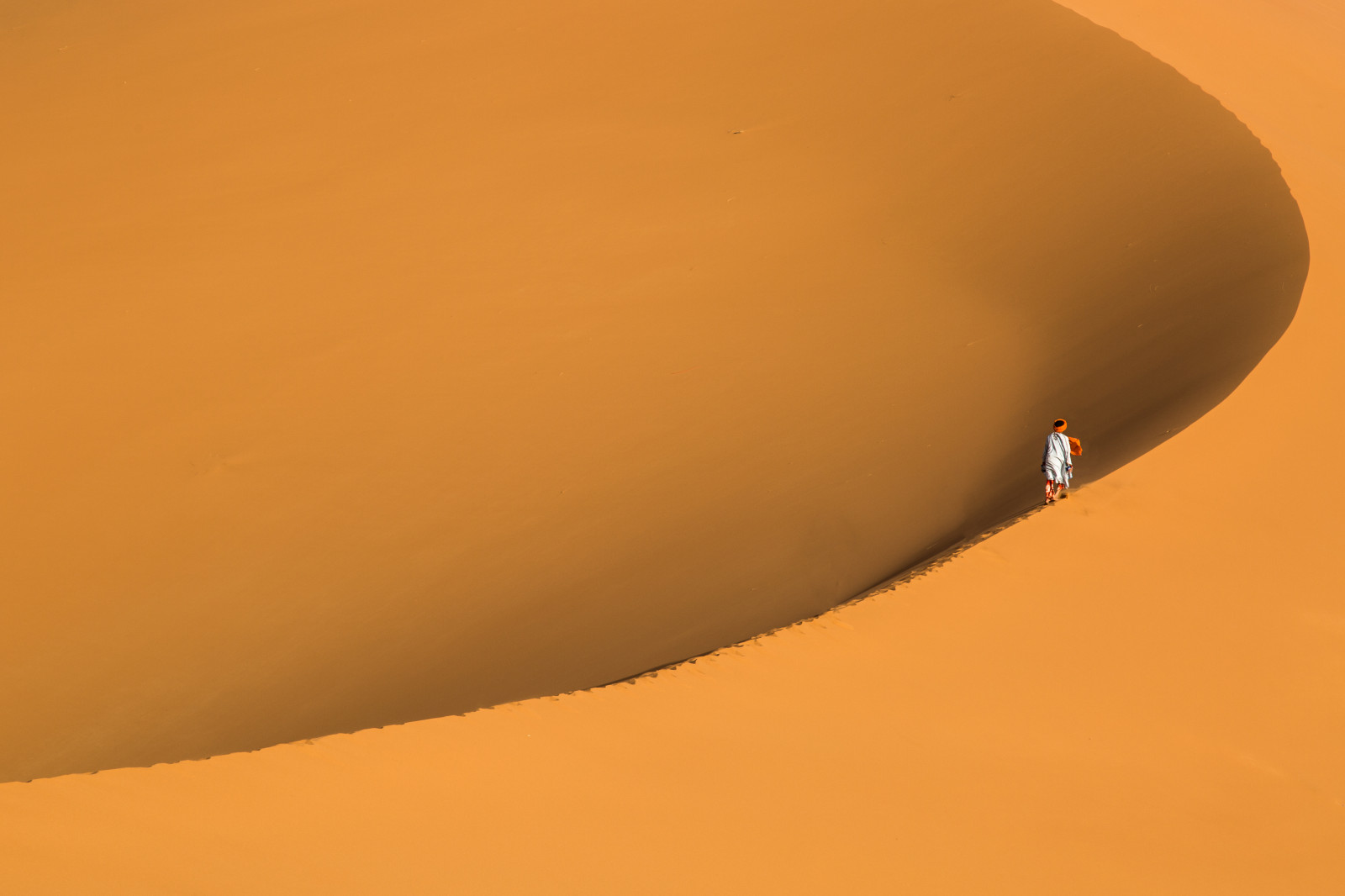 Afrika, výlet, cestovat, západ slunce, oranžový, Sahara, Osoba, poušť, duny, duna, kopec, šplhání, Maroko, nesmírný, Ergchebbi, Loneperson