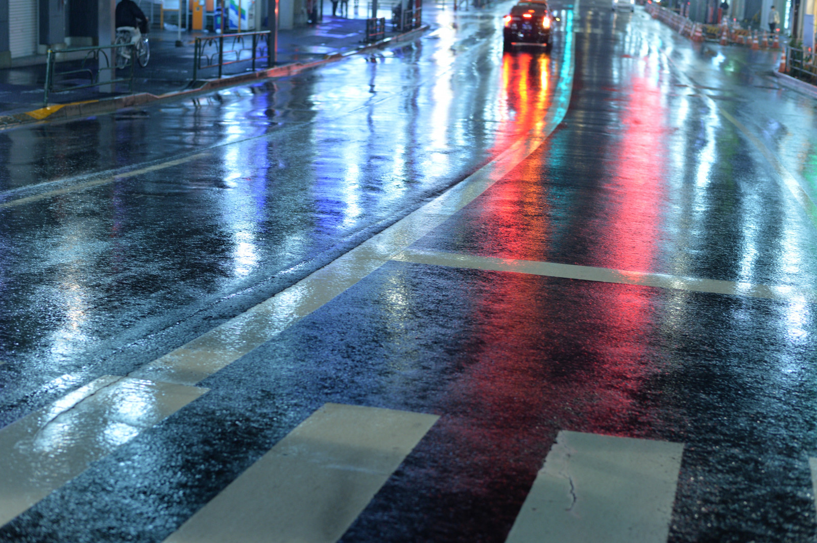 Japonsko, noc, voda, odraz, déšť, modrý, Nikon, Tokio, asfalt, jp, UMĚNÍ, světlo, barva, NIKKOR, materiál, patro, podlaha, dno, df, afs58mmf14g, afsnikkor58mmf14g, pruh, podlaha, povrch vozovky