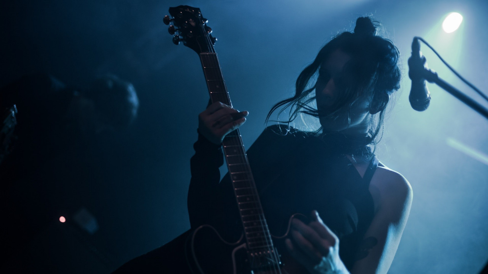 musik, blå, musiker, guitarist, sang, underholdning, Chelsea Wolfe, ydeevne, scene, koncert, 1920x1080 px, bassist, rockkoncert, scenekunst